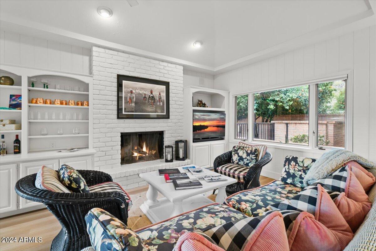 1409 W PORT AU PRINCE Lane
