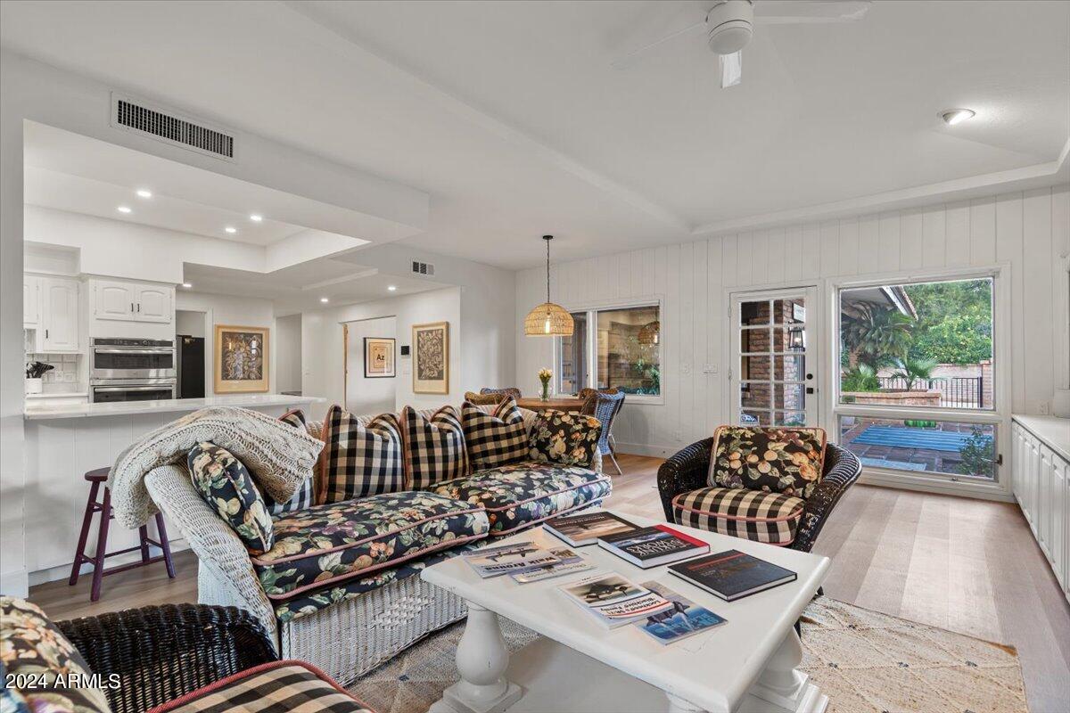1409 W PORT AU PRINCE Lane