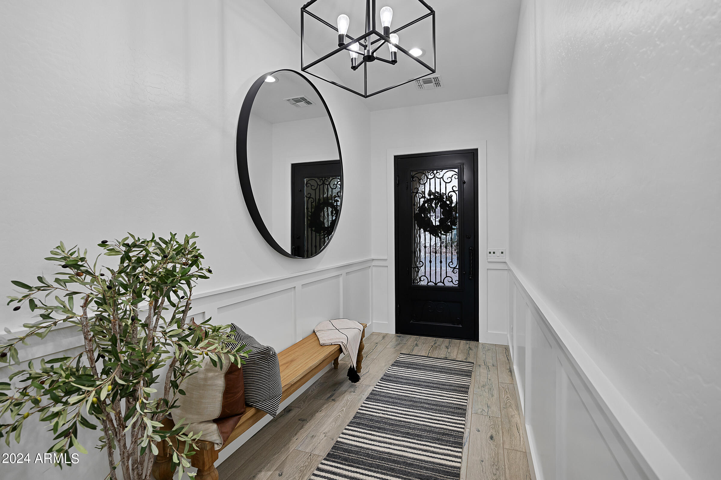 2534 E THORNTON Court