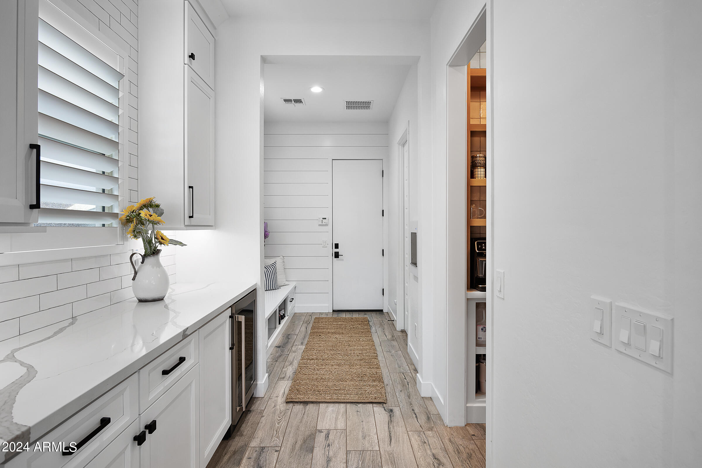 2534 E THORNTON Court