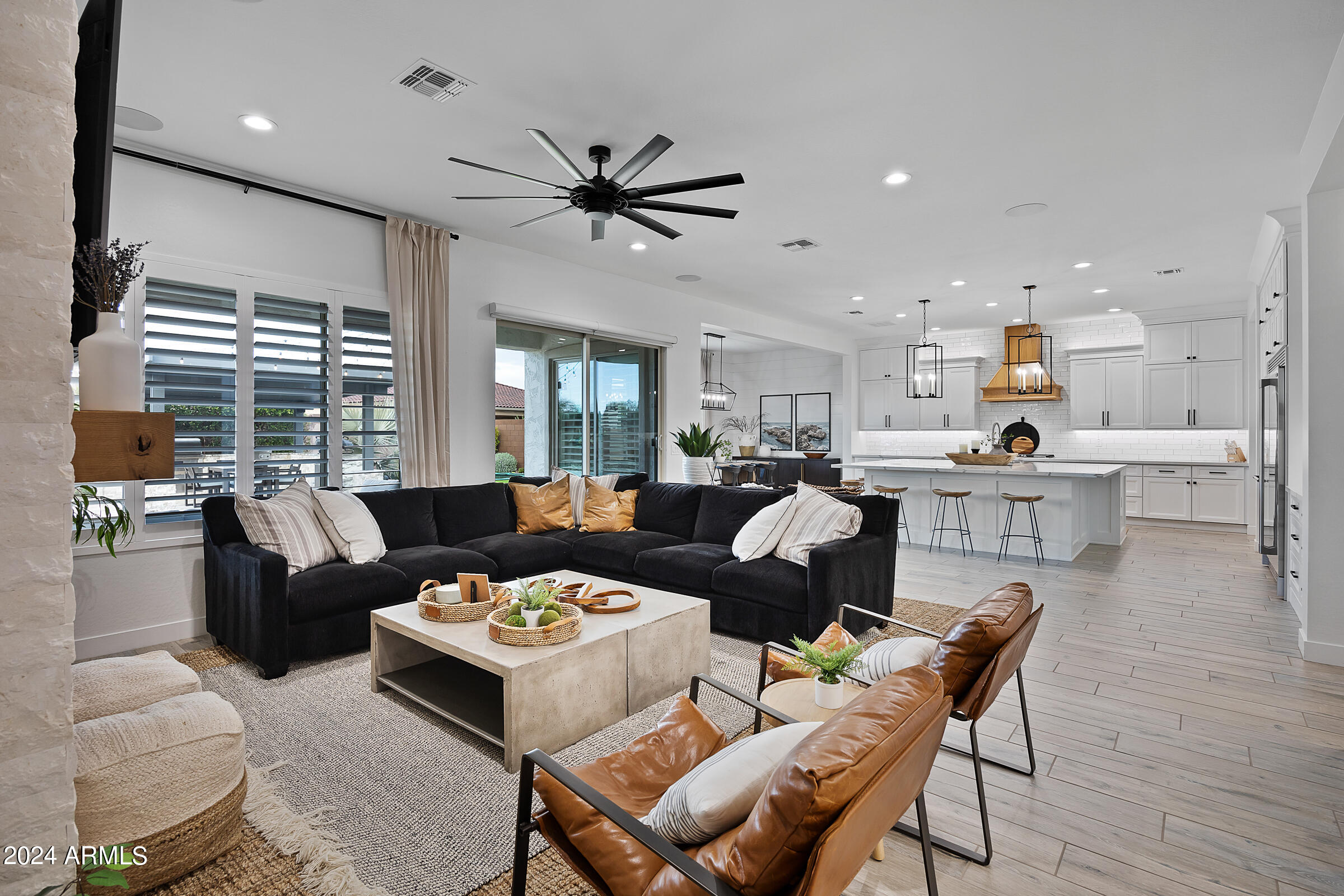 2534 E THORNTON Court