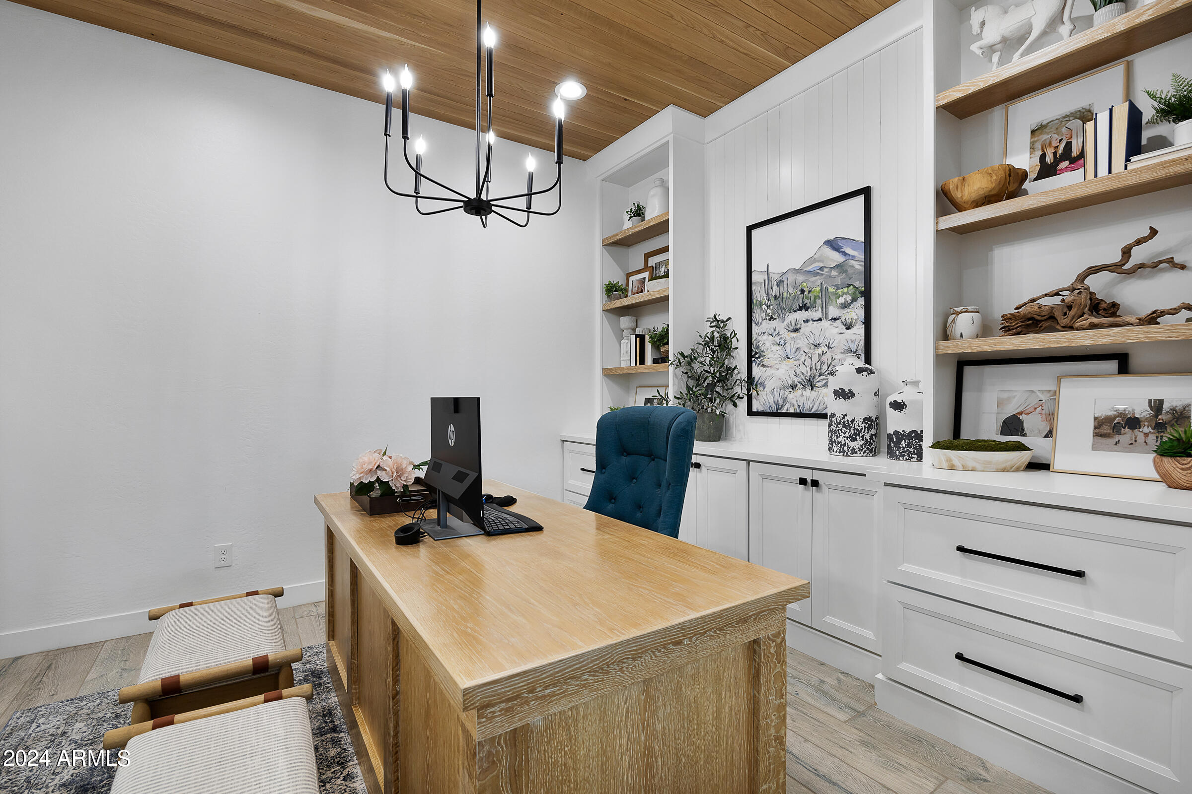 2534 E THORNTON Court