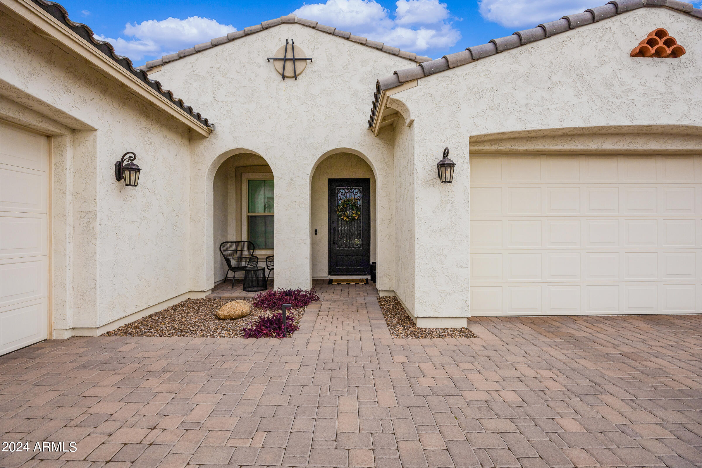 2534 E THORNTON Court