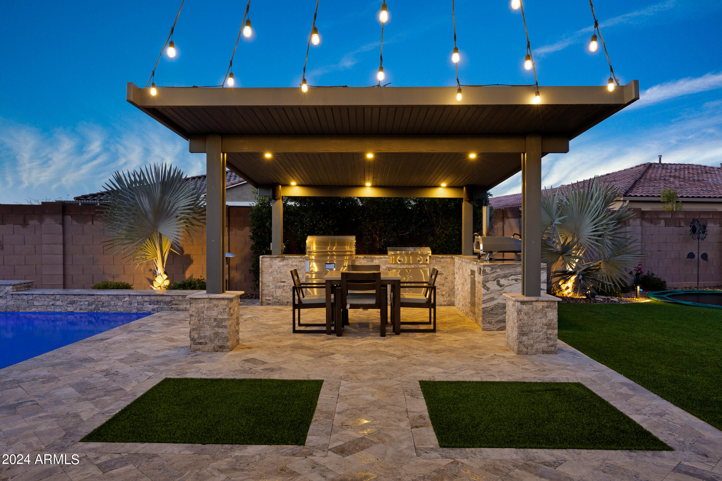 2534 E THORNTON Court