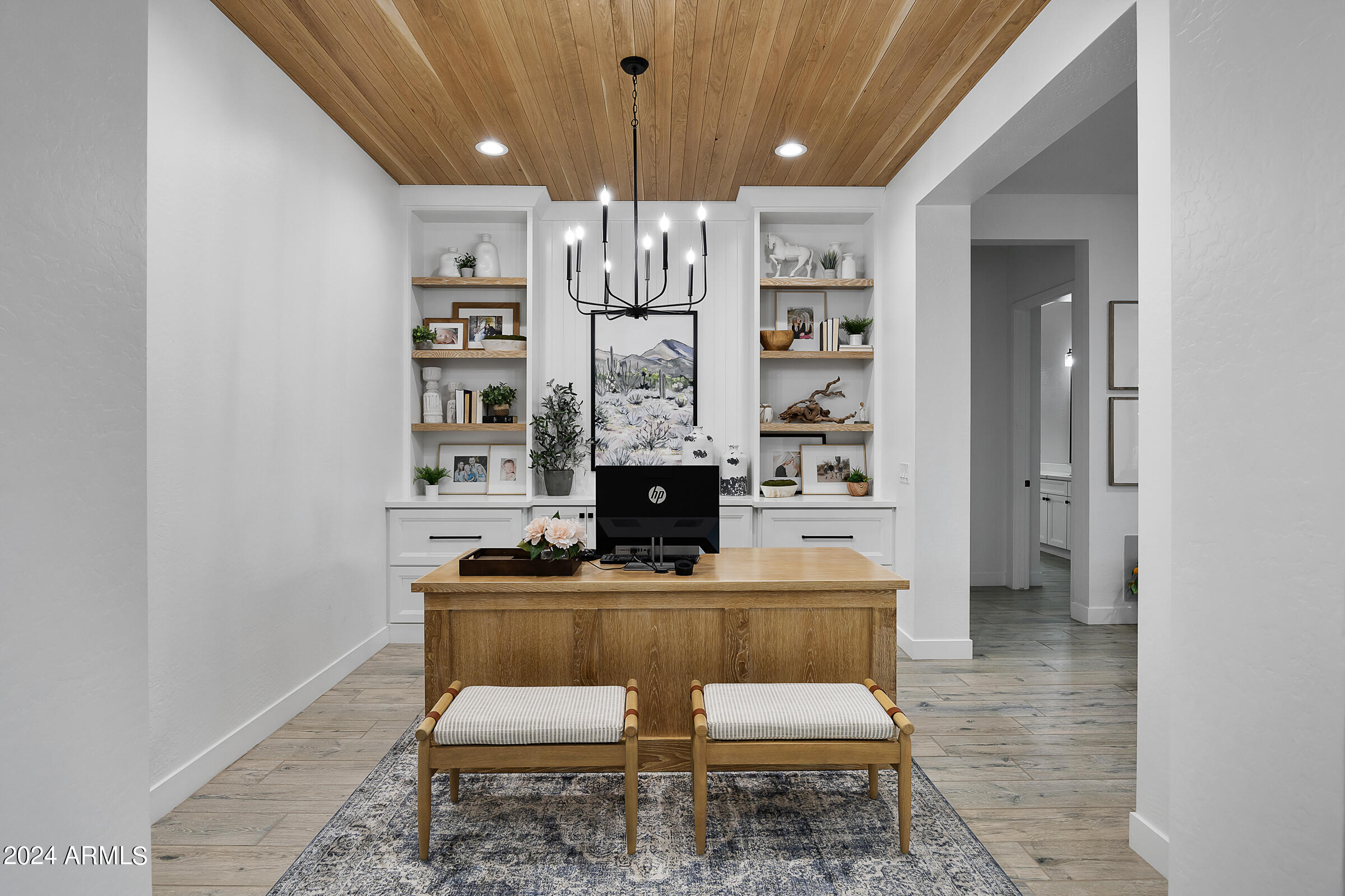 2534 E THORNTON Court