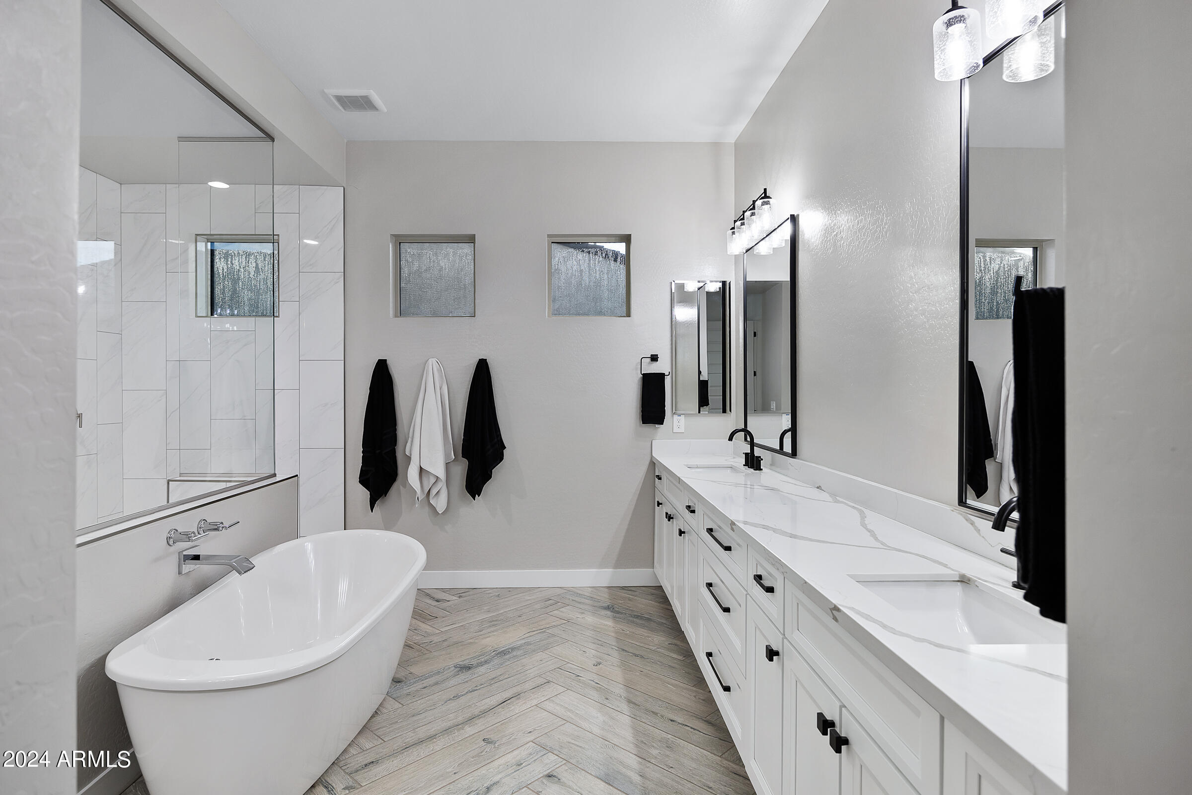 2534 E THORNTON Court