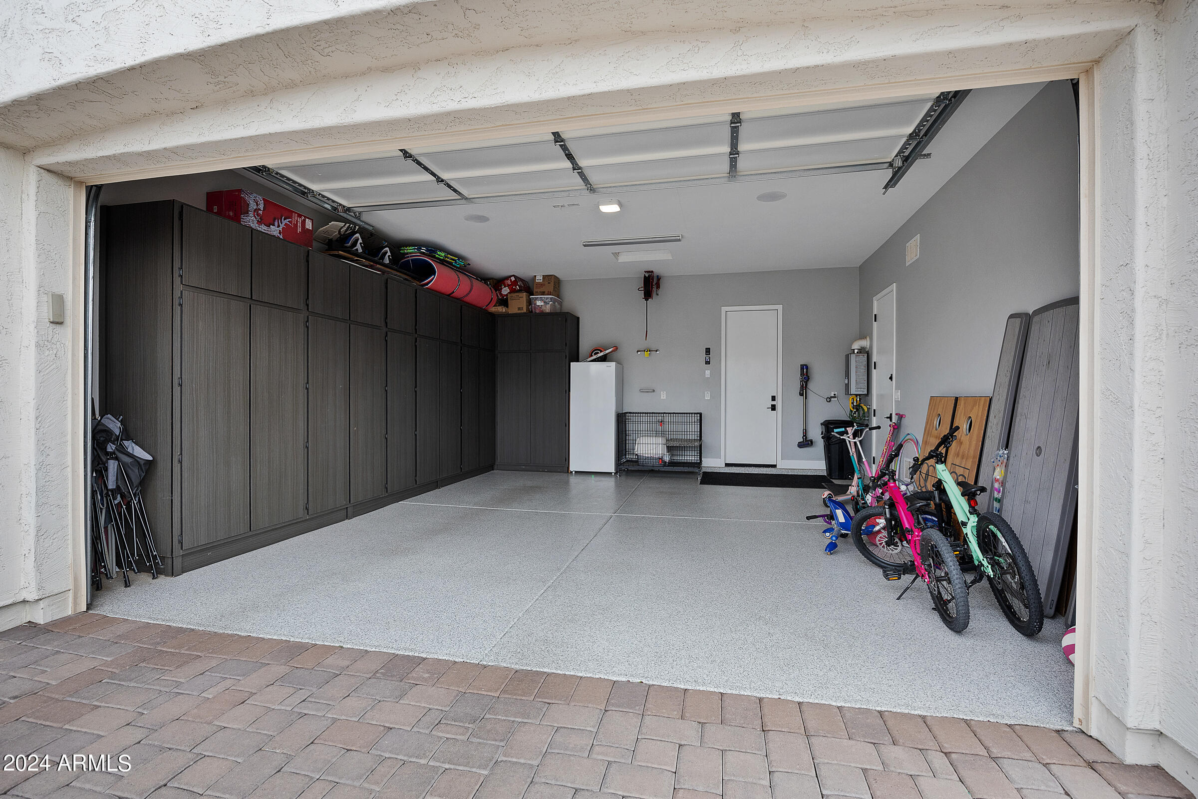 2534 E THORNTON Court