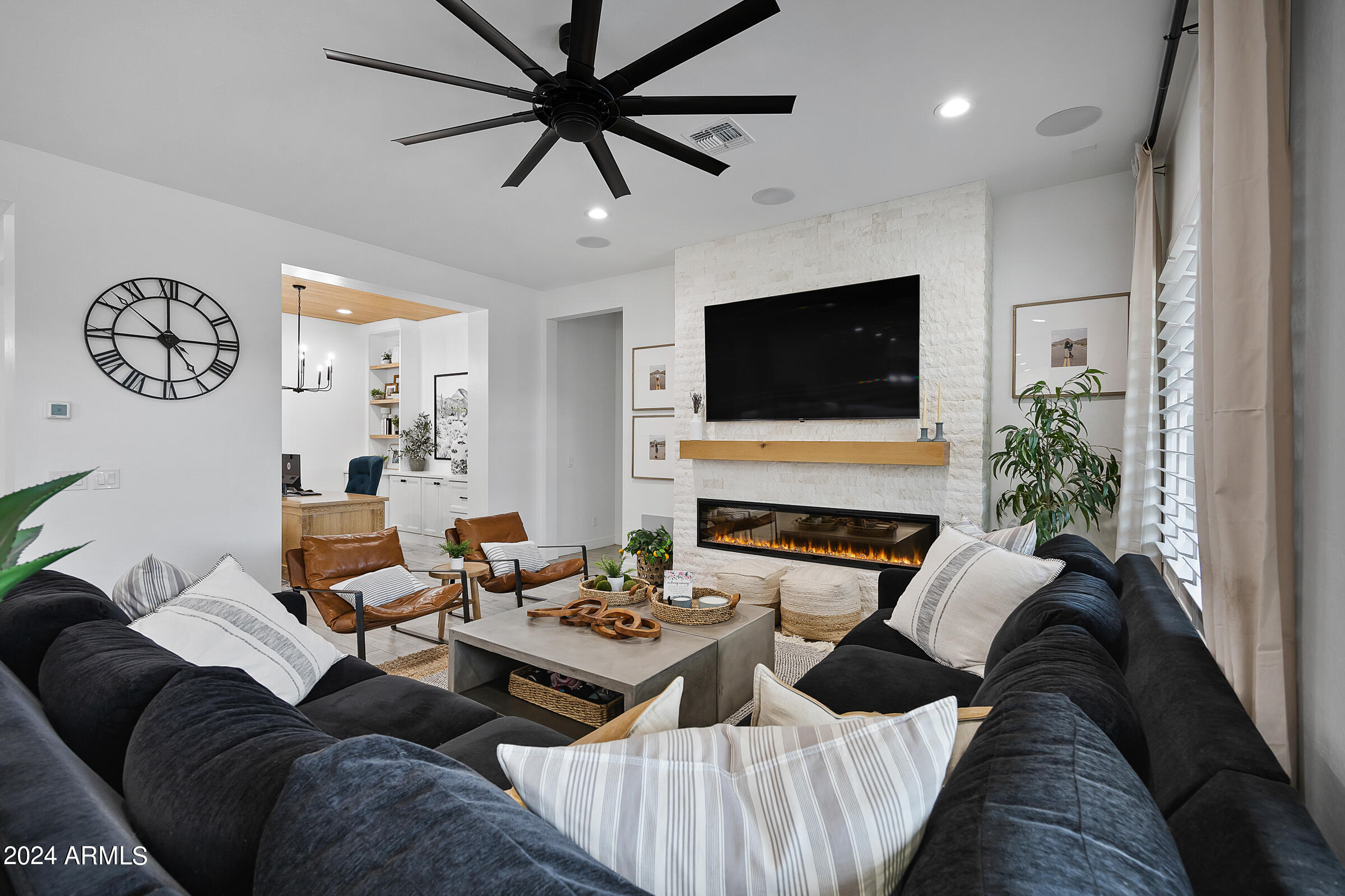 2534 E THORNTON Court