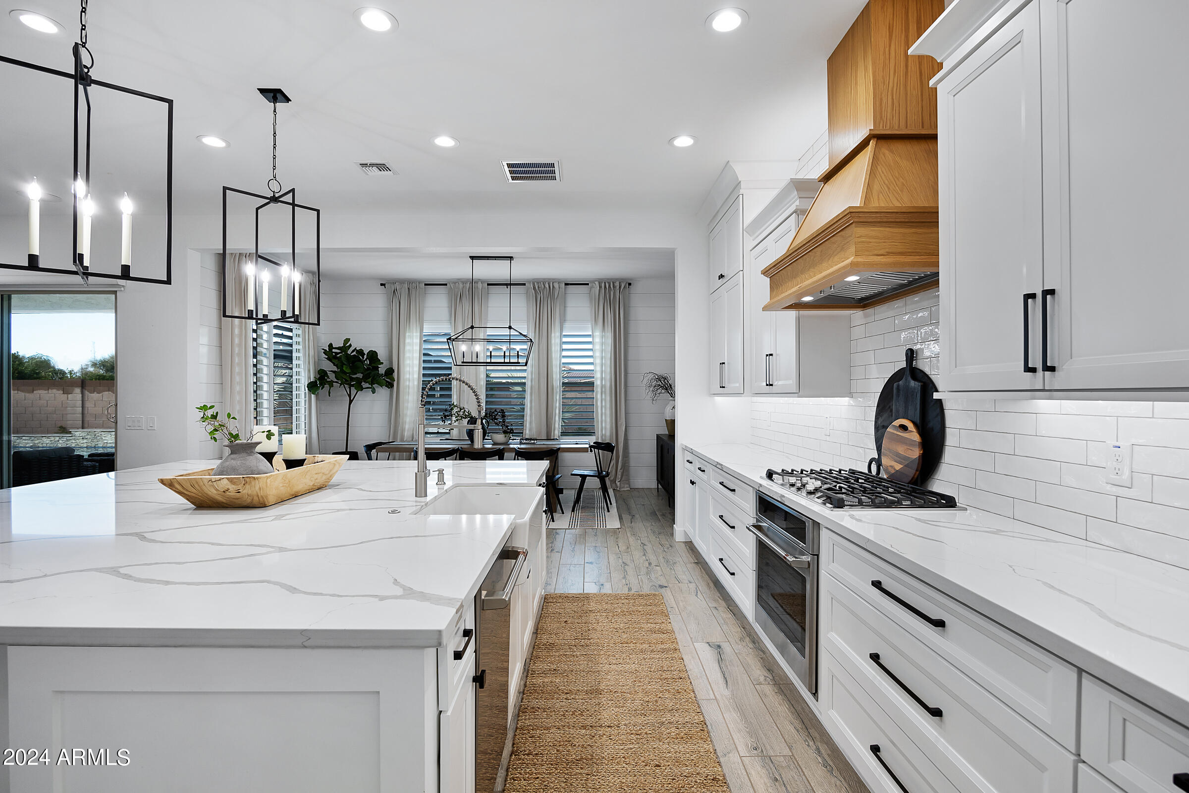 2534 E THORNTON Court