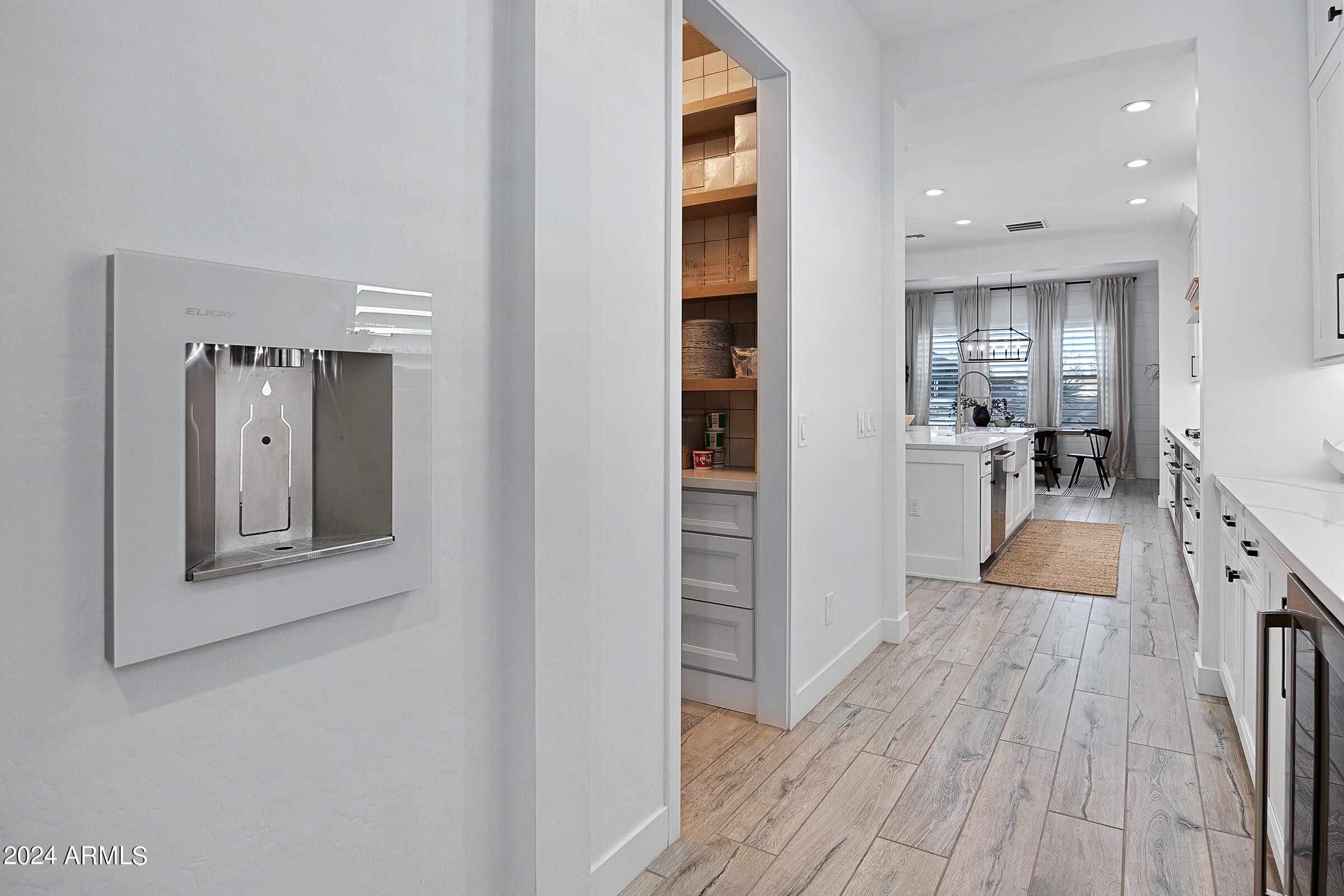 2534 E THORNTON Court