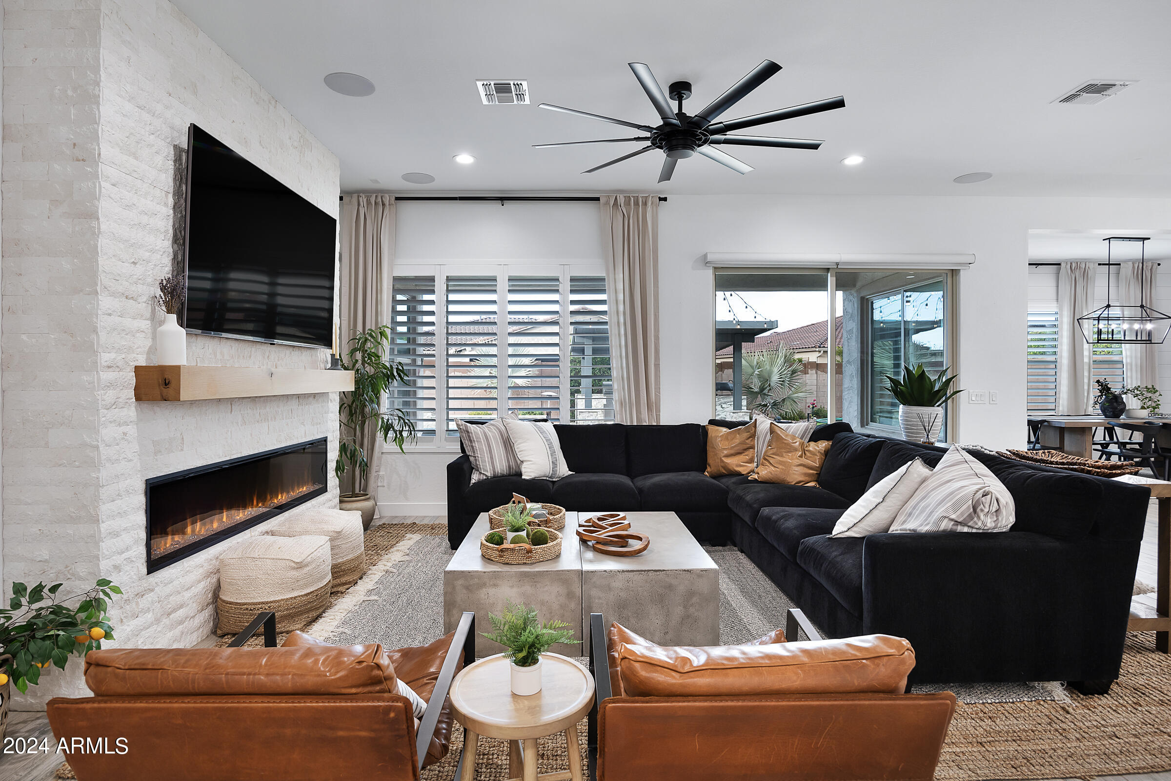 2534 E THORNTON Court