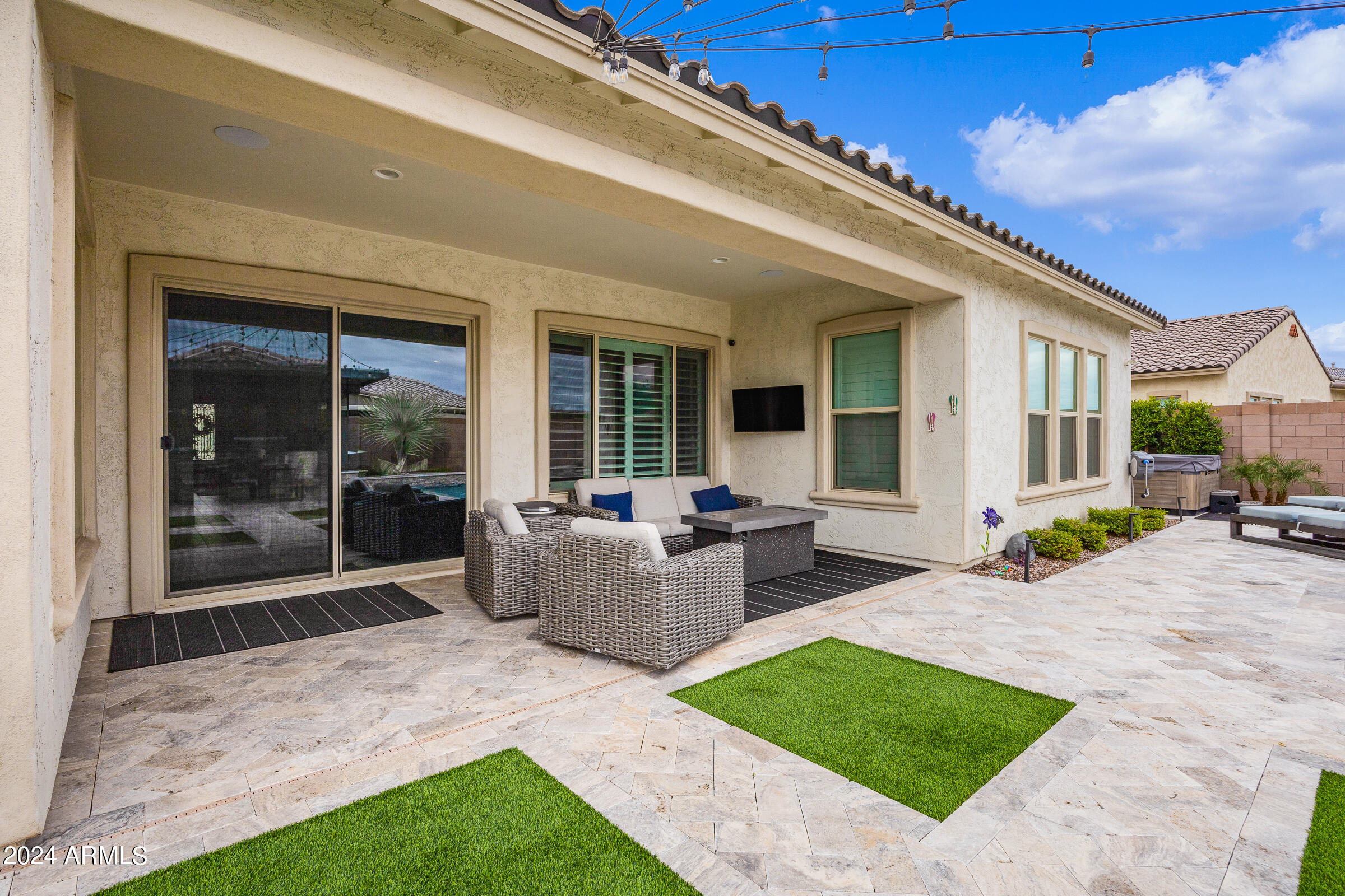 2534 E THORNTON Court