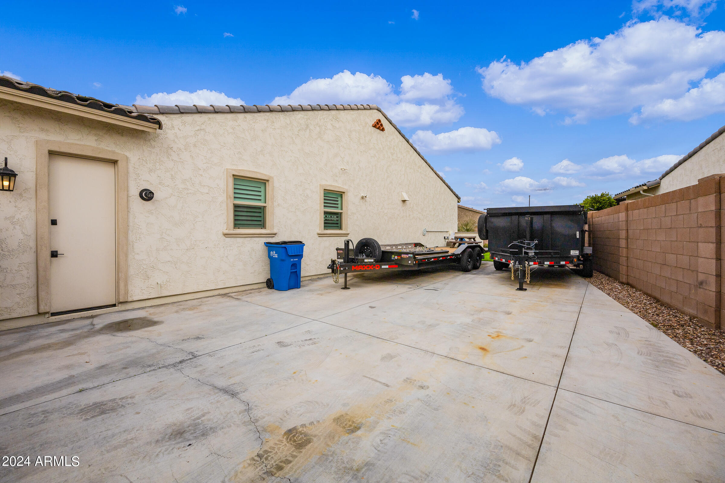 2534 E THORNTON Court