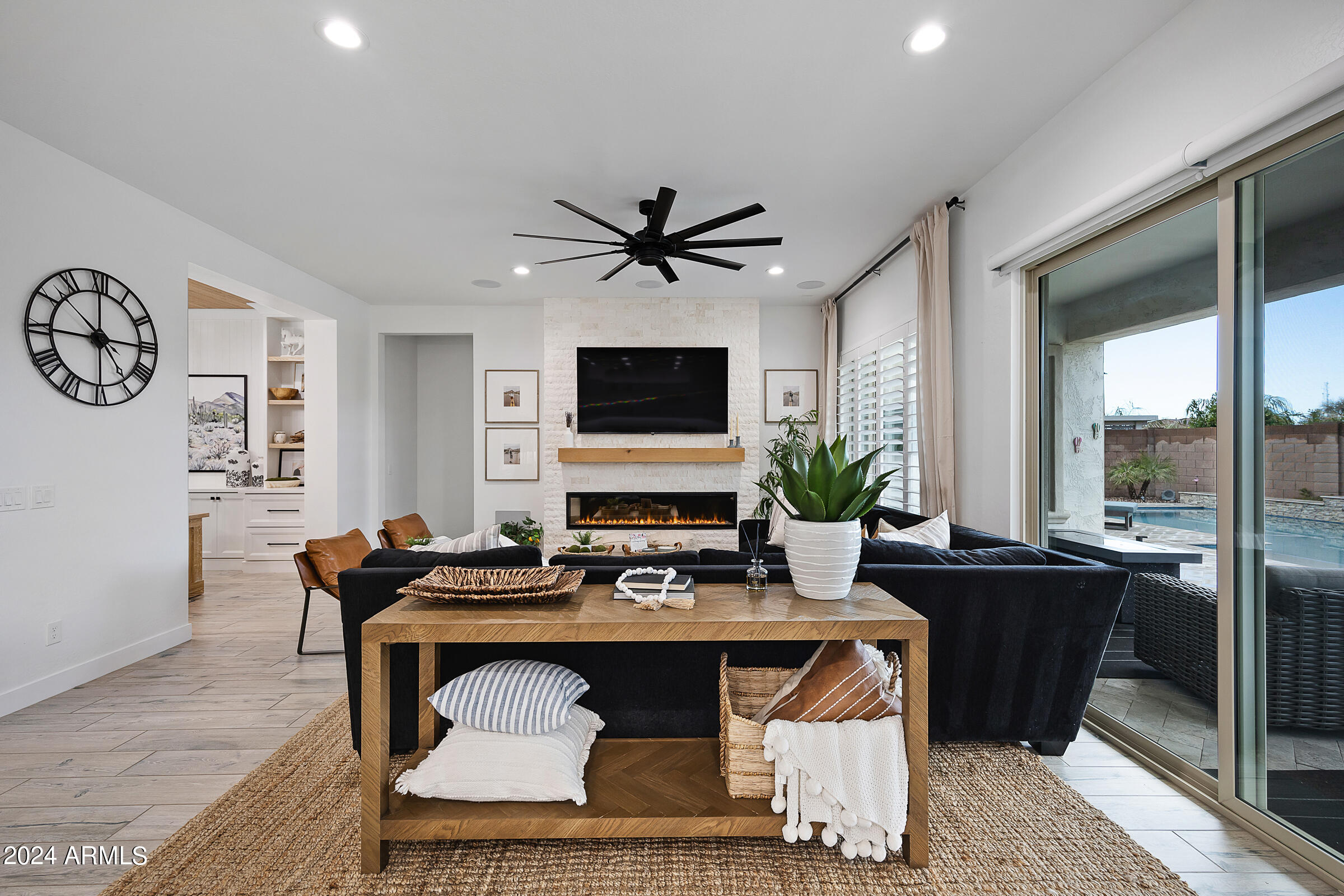 2534 E THORNTON Court