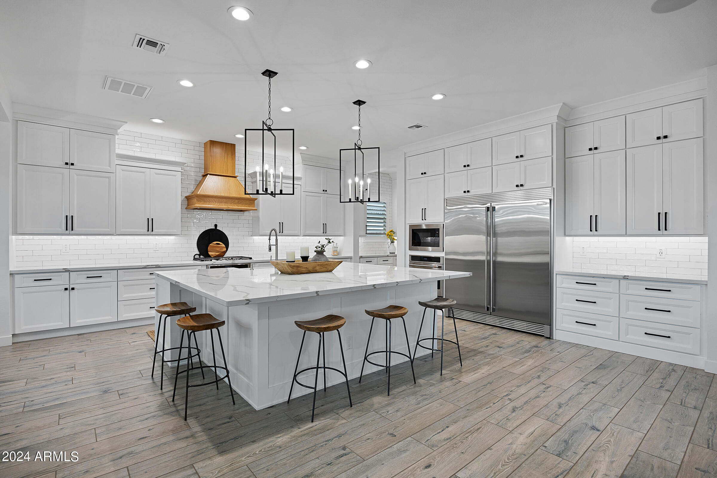 2534 E THORNTON Court