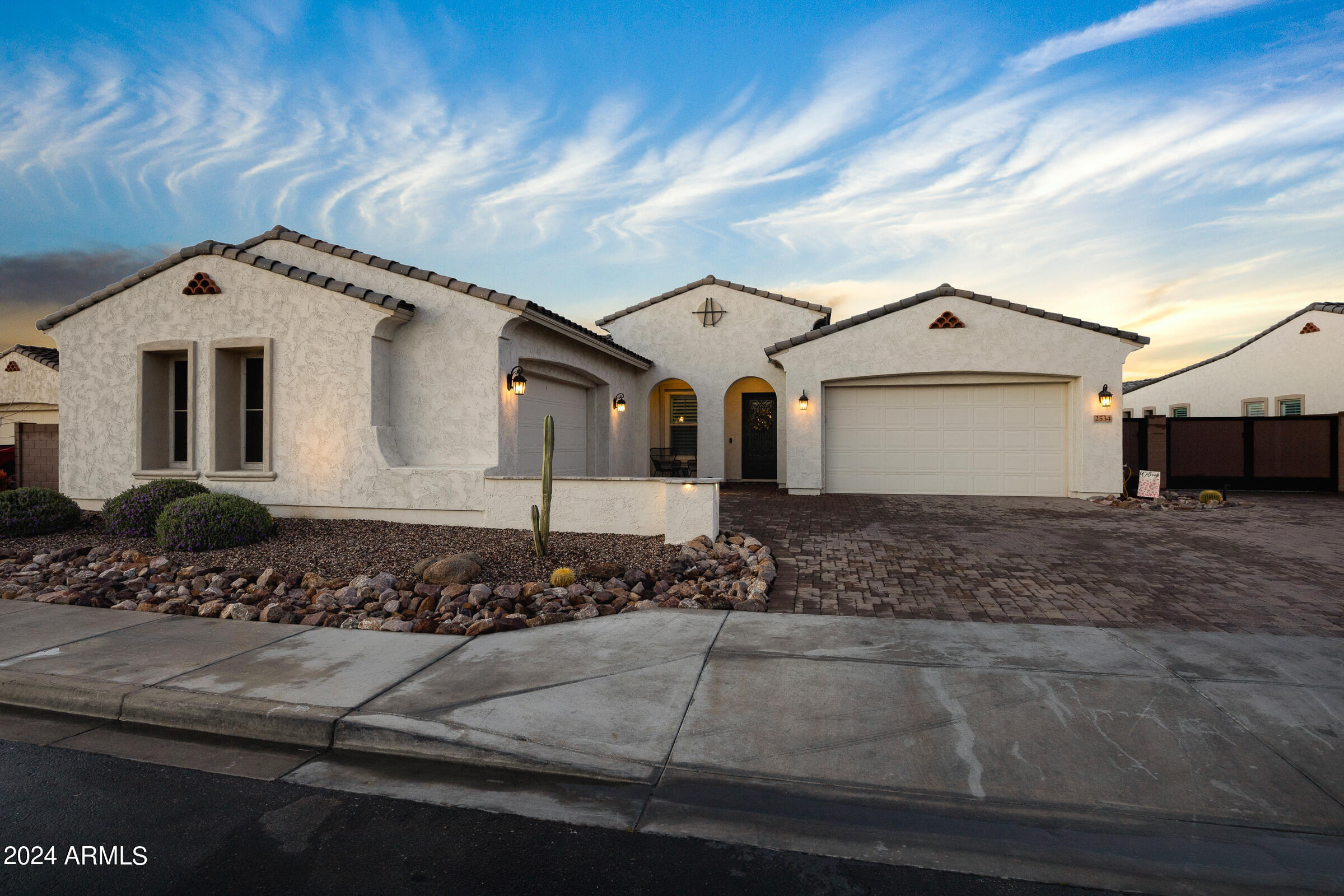 2534 E THORNTON Court