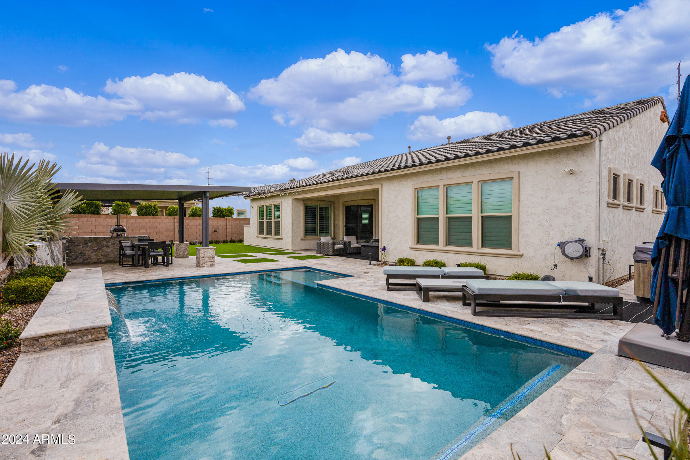 2534 E THORNTON Court