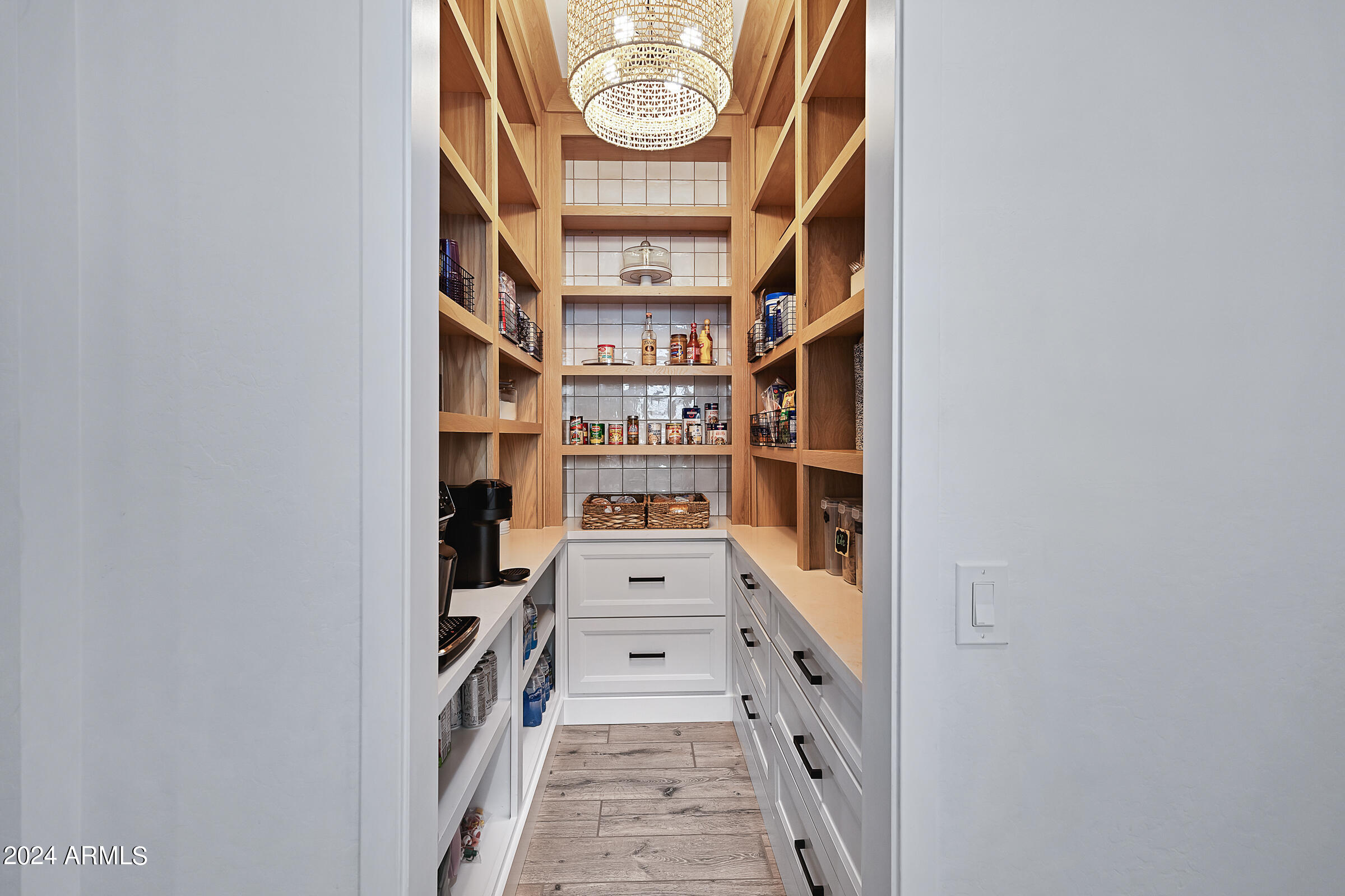 2534 E THORNTON Court