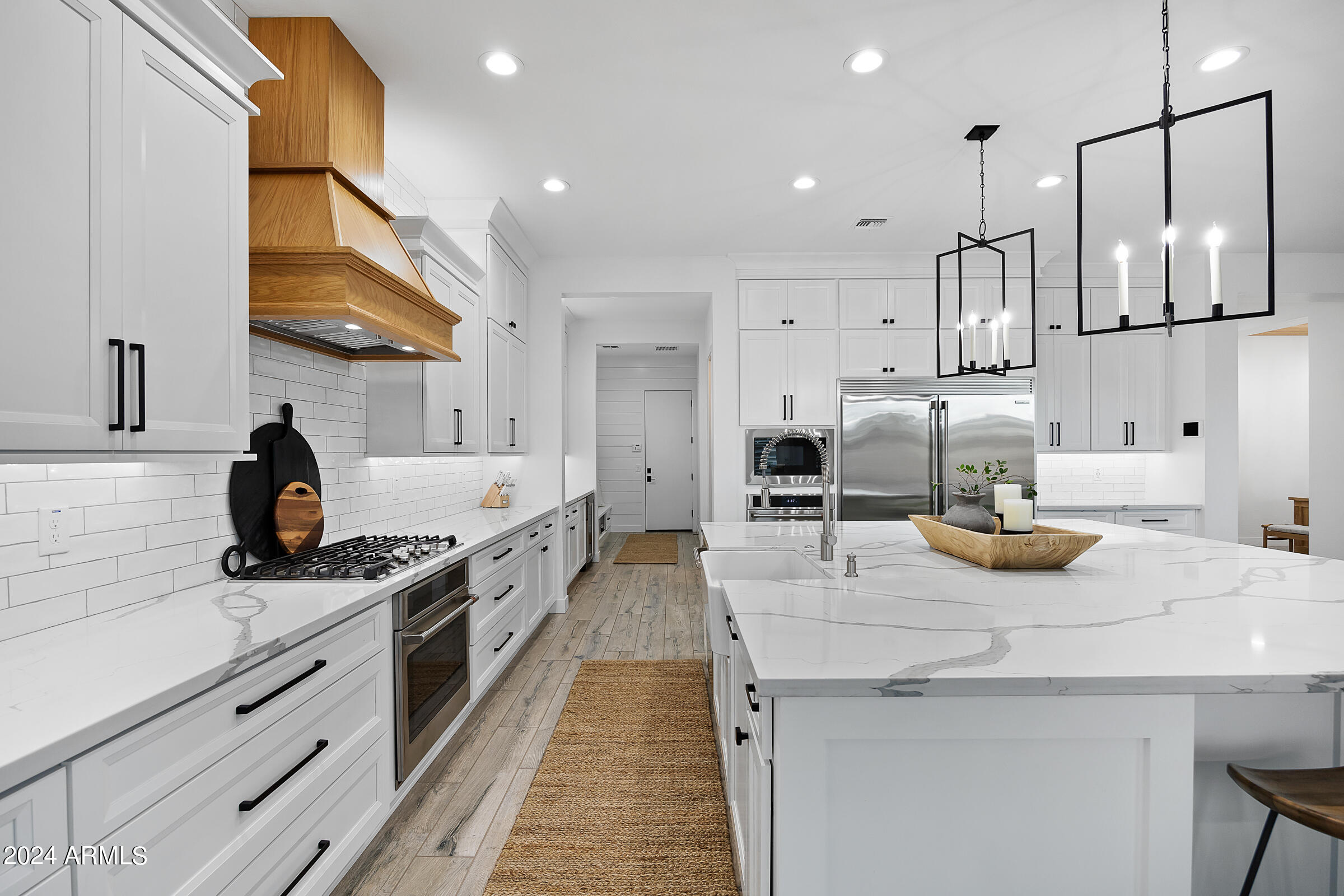 2534 E THORNTON Court