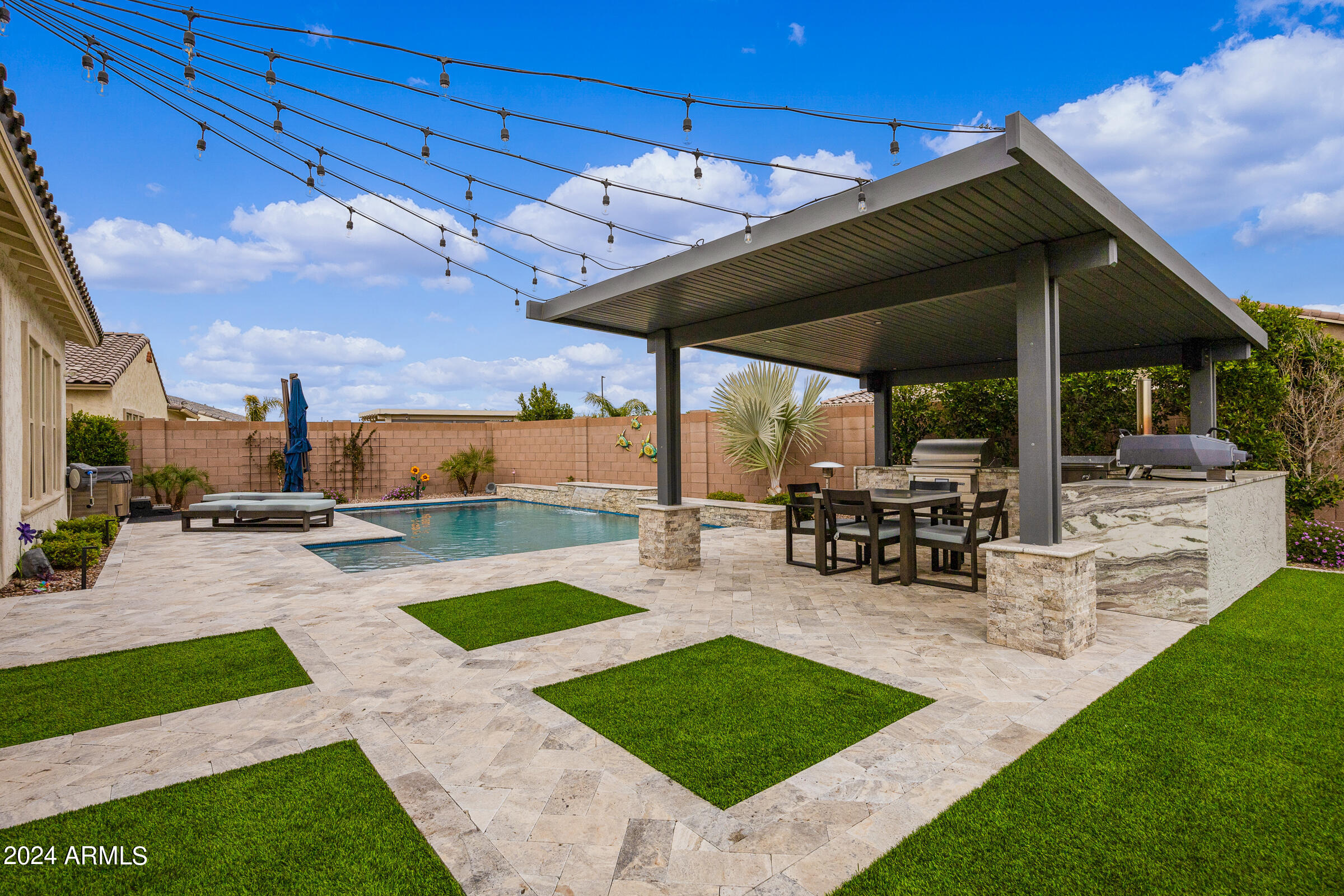 2534 E THORNTON Court