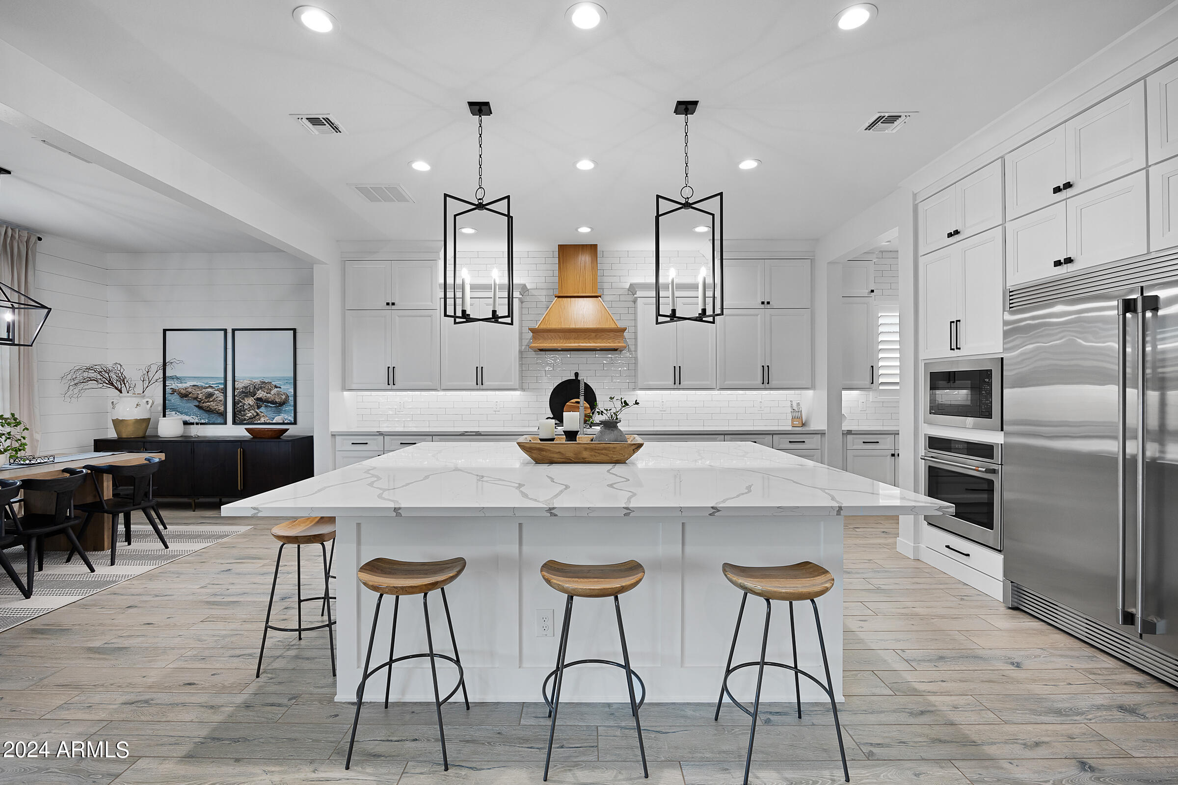 2534 E THORNTON Court