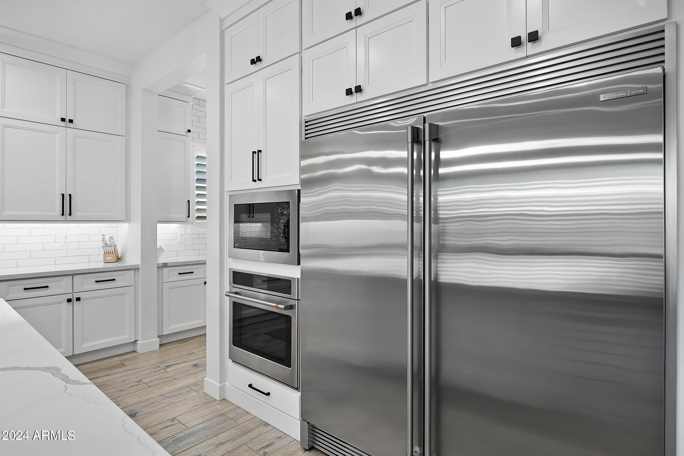 2534 E THORNTON Court