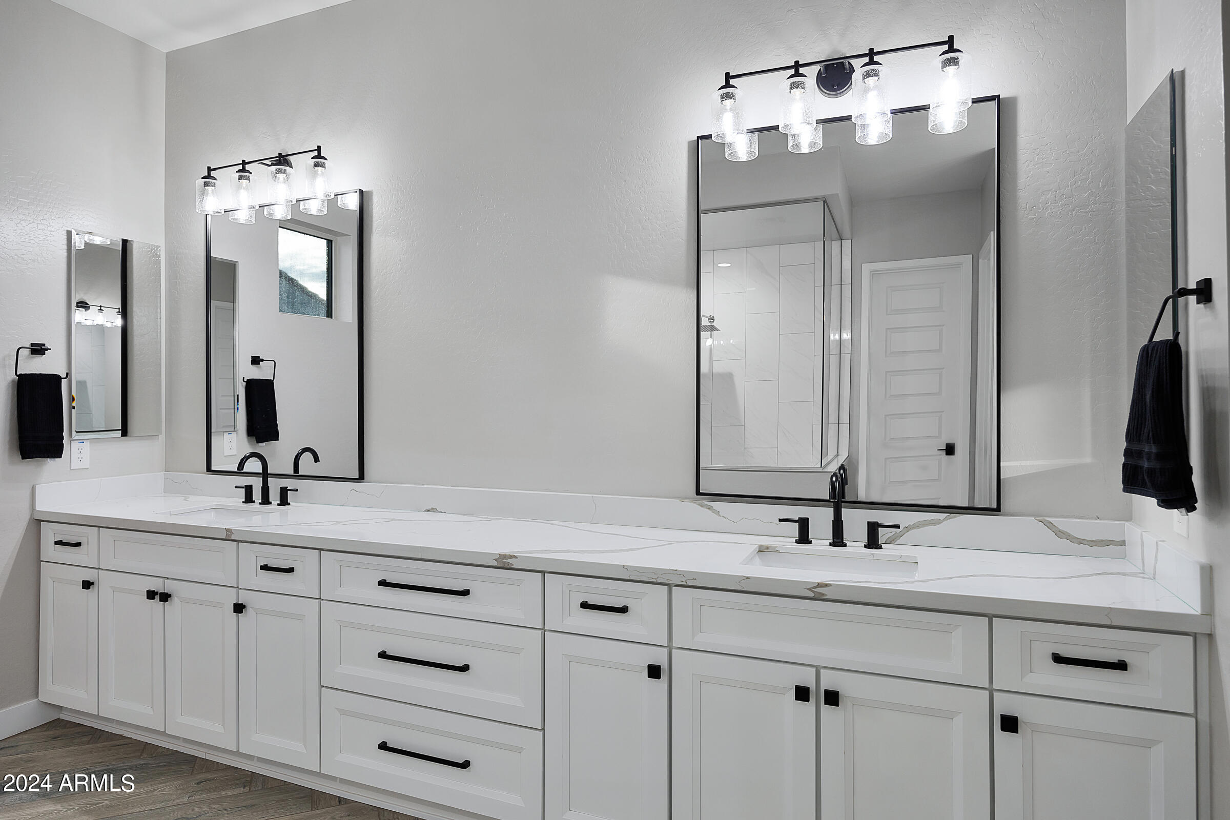 2534 E THORNTON Court