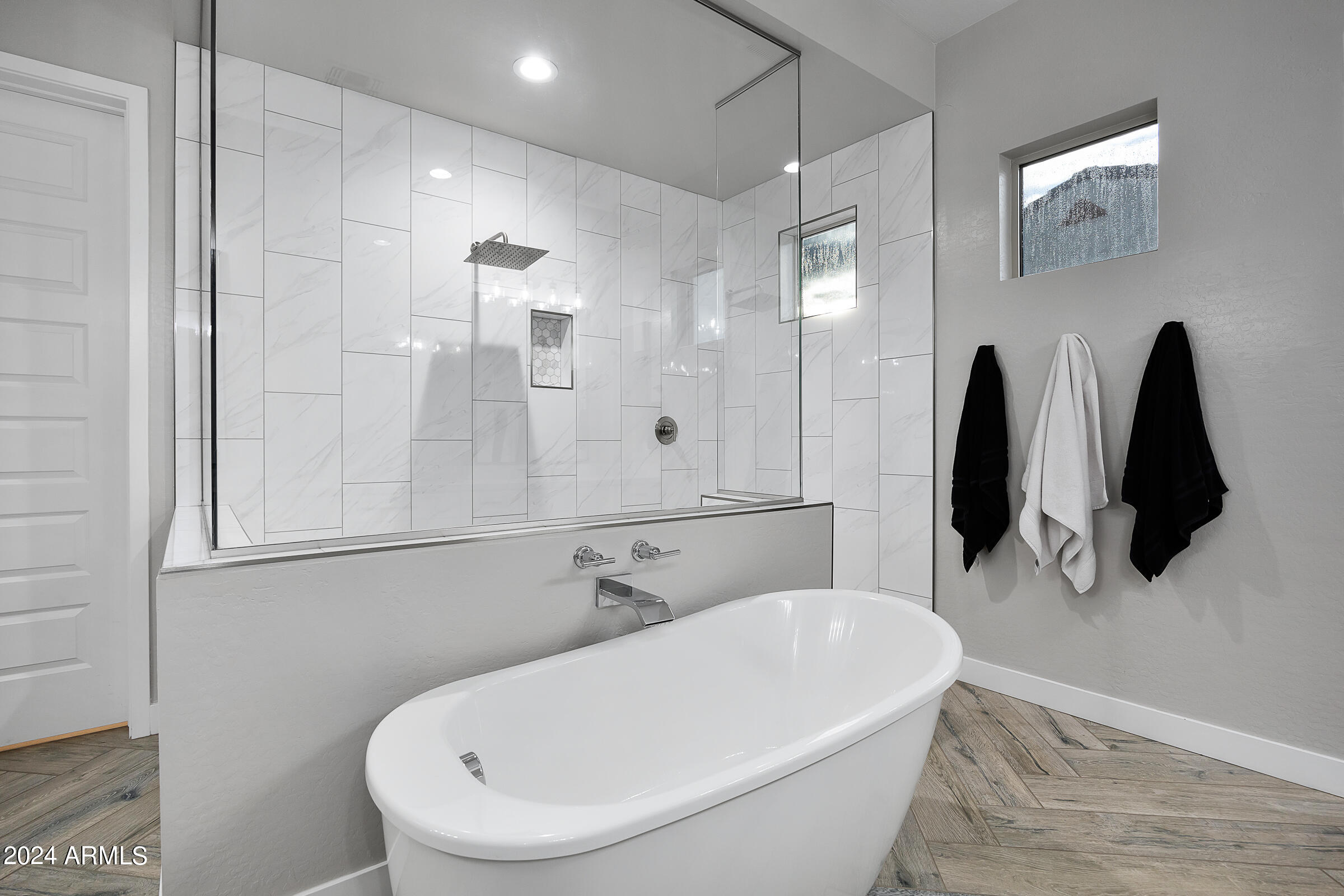 2534 E THORNTON Court