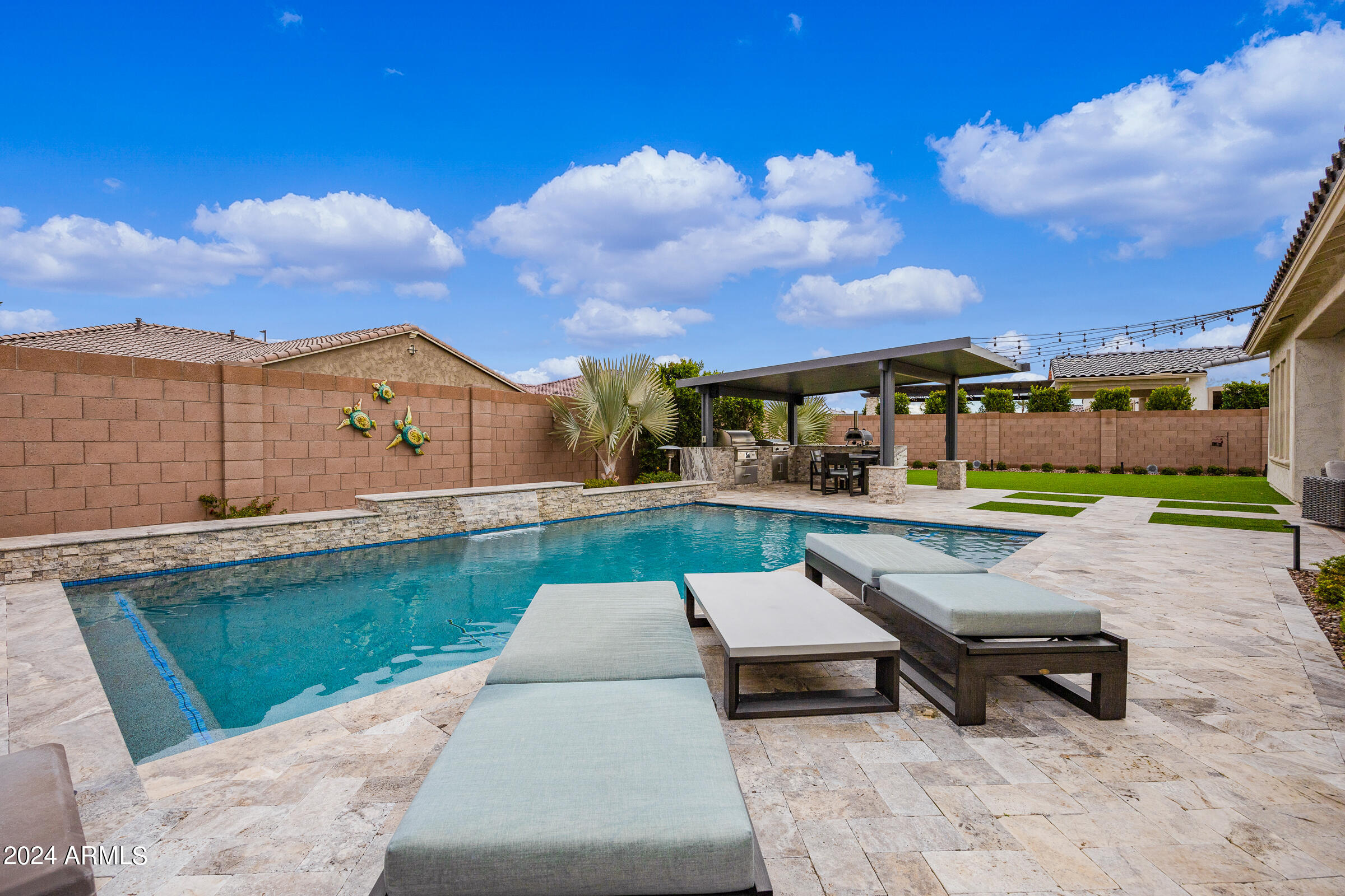 2534 E THORNTON Court