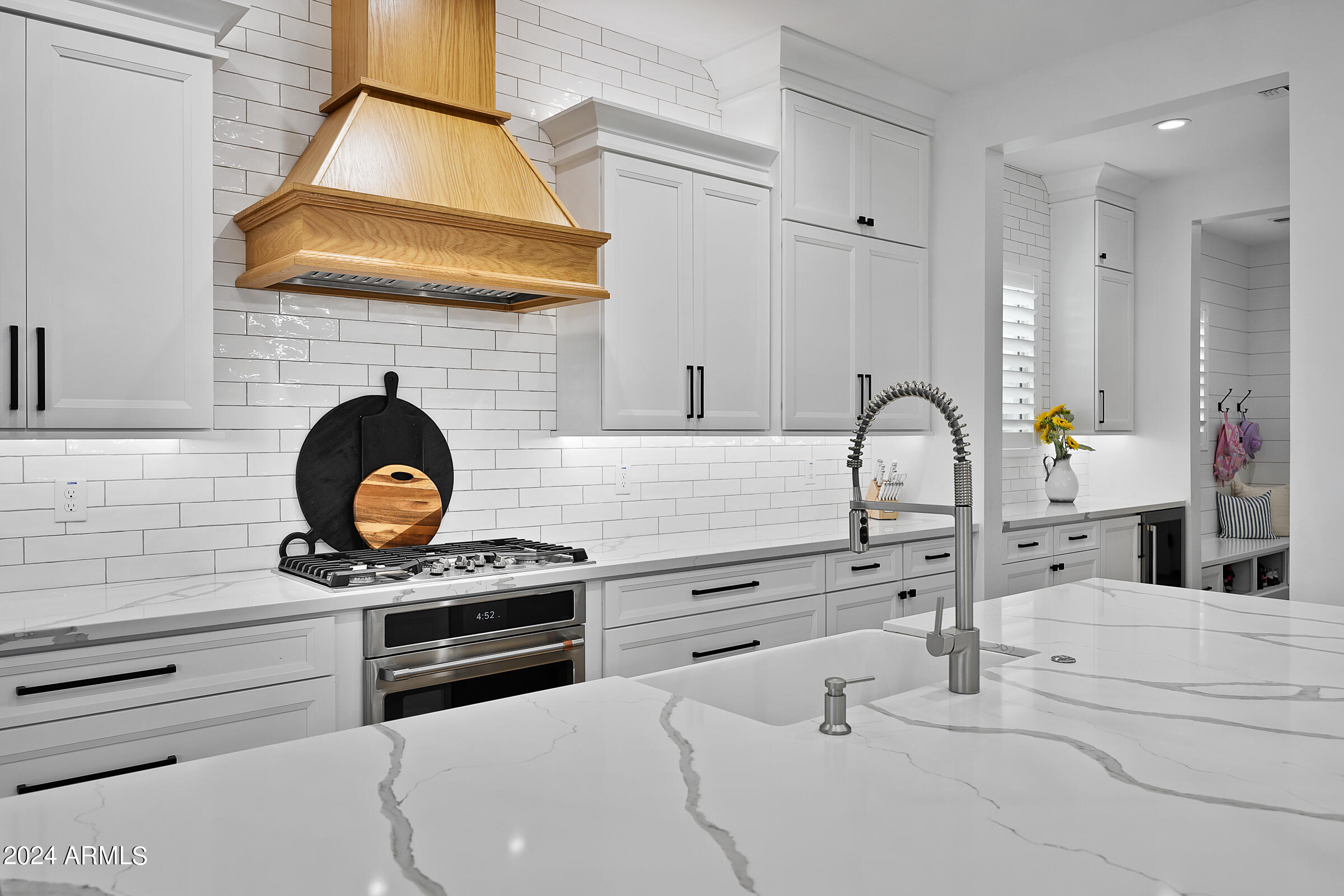 2534 E THORNTON Court