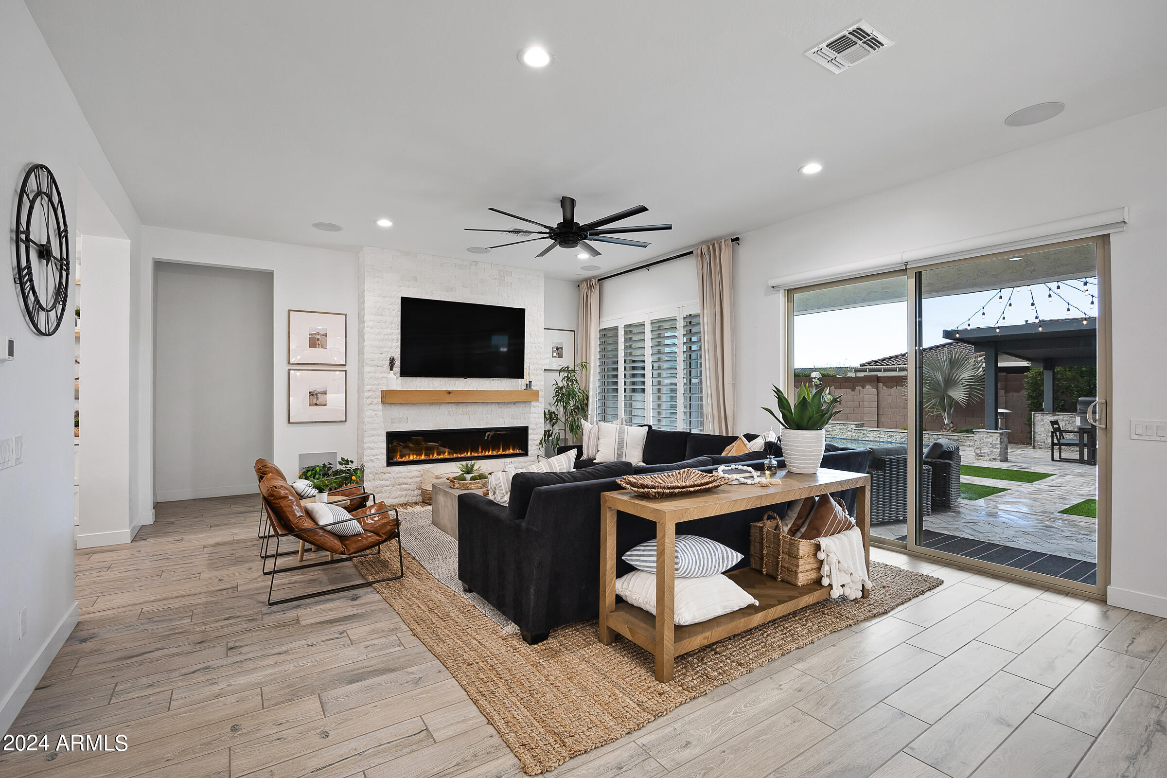 2534 E THORNTON Court