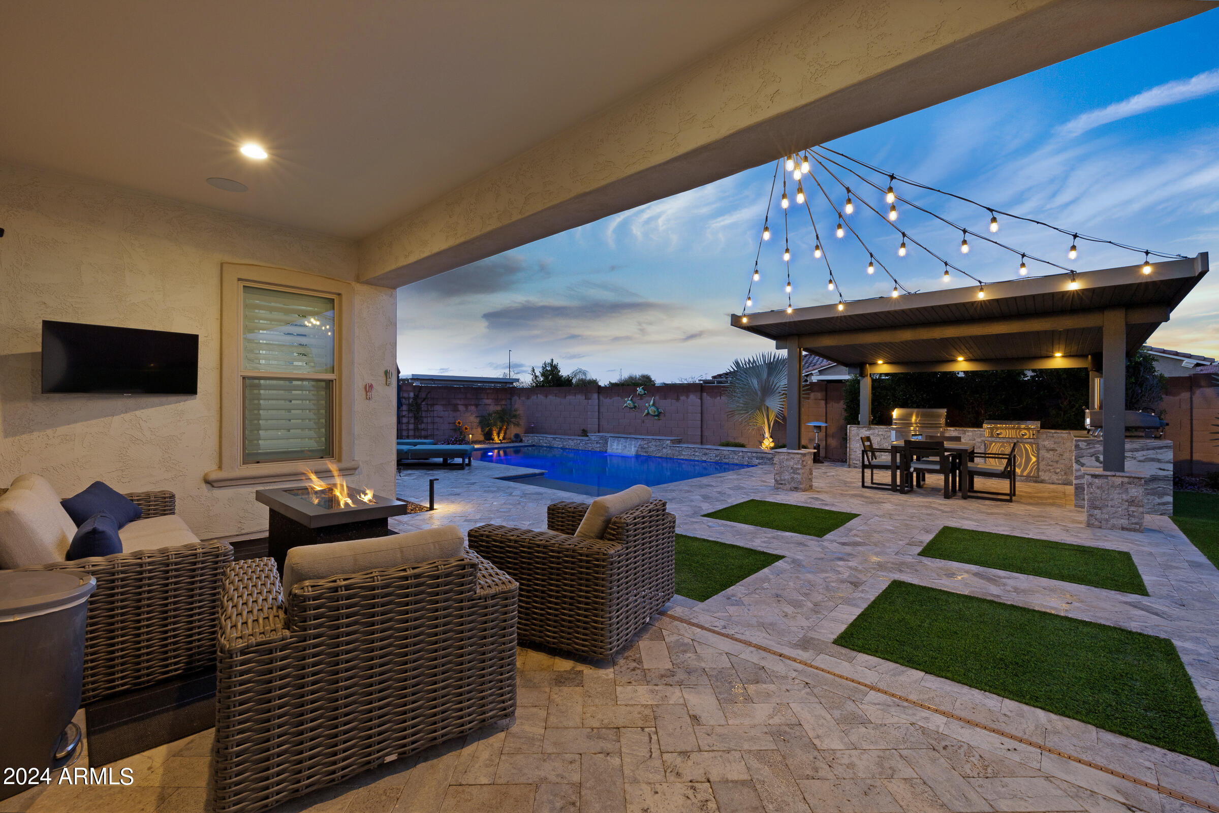 2534 E THORNTON Court