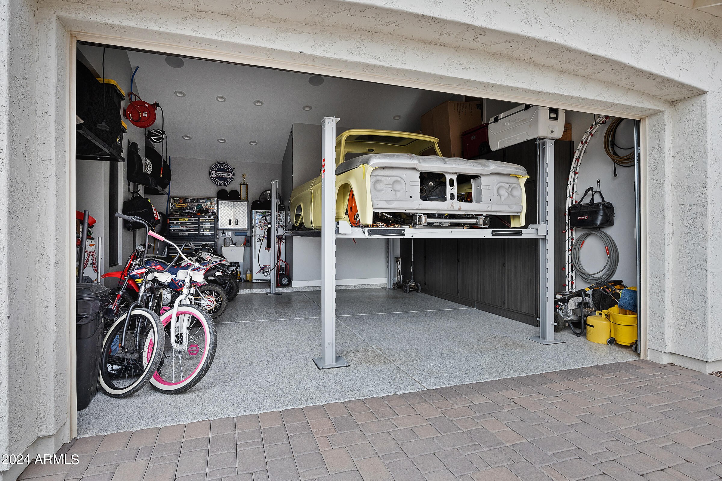 2534 E THORNTON Court