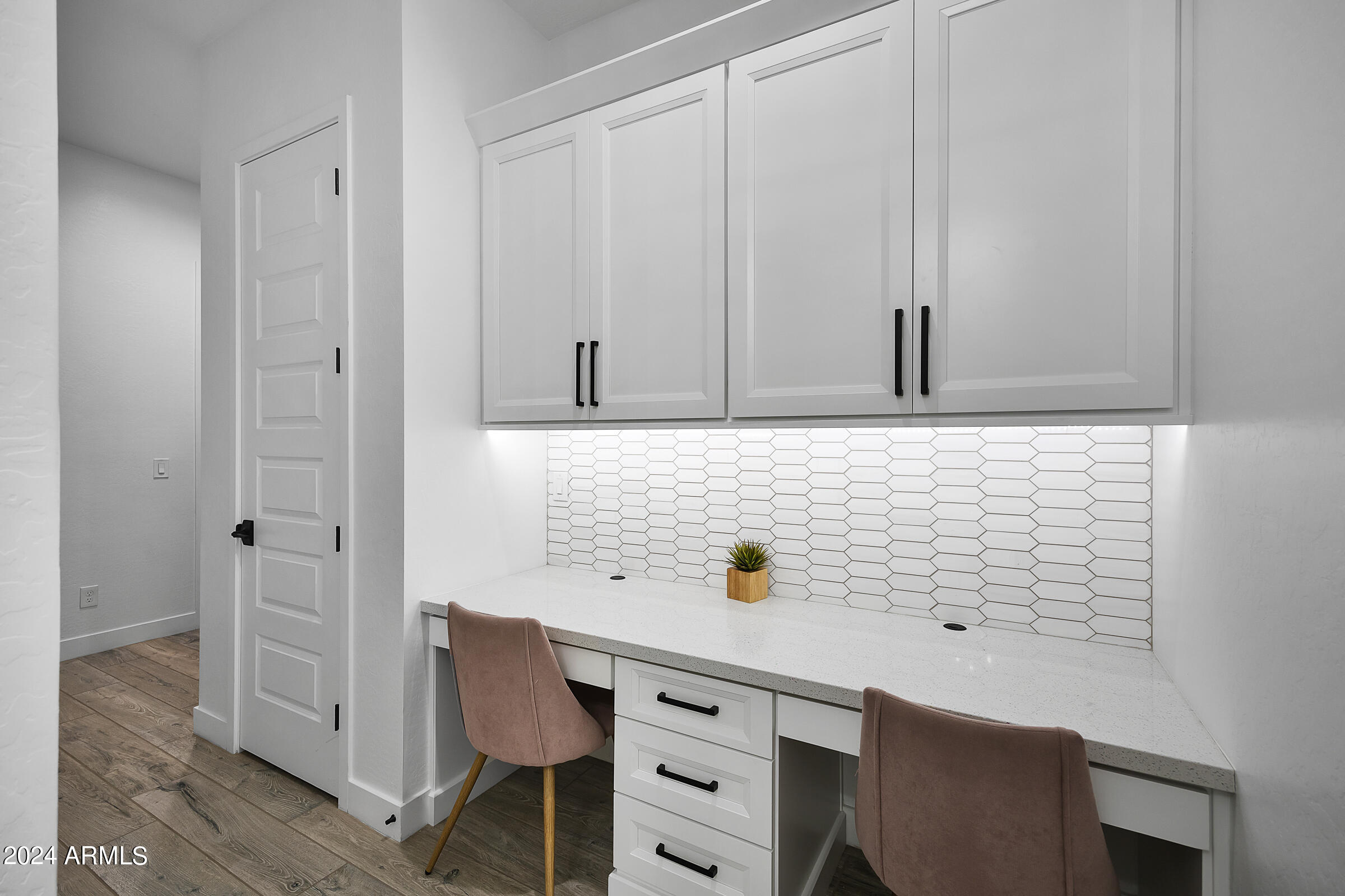 2534 E THORNTON Court