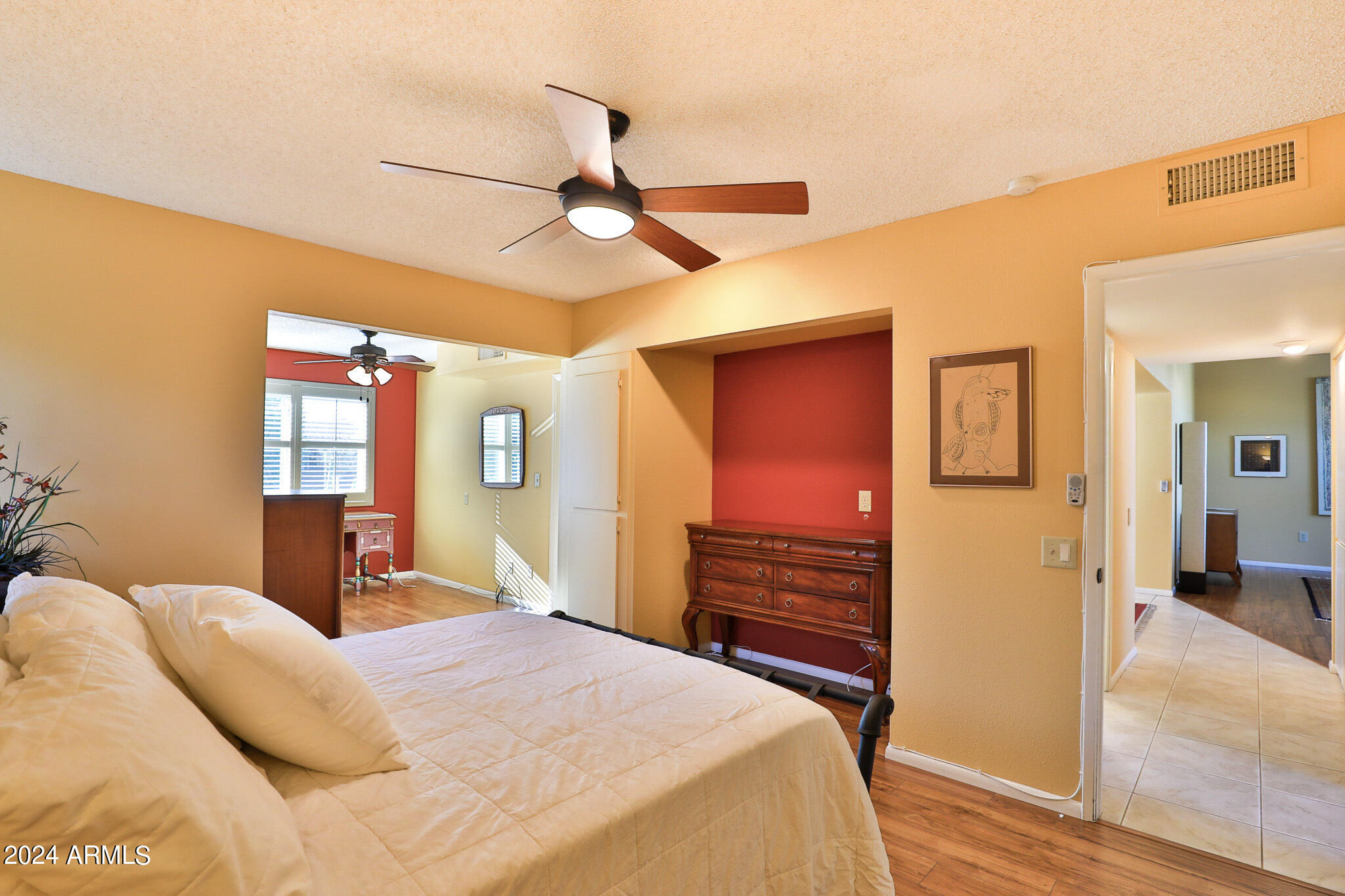 9323 W GLEN OAKS Circle