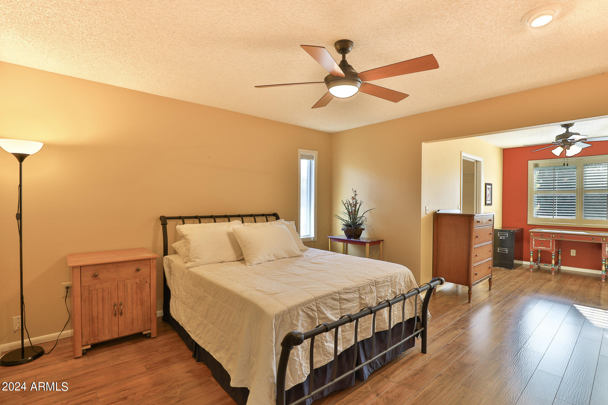 9323 W GLEN OAKS Circle