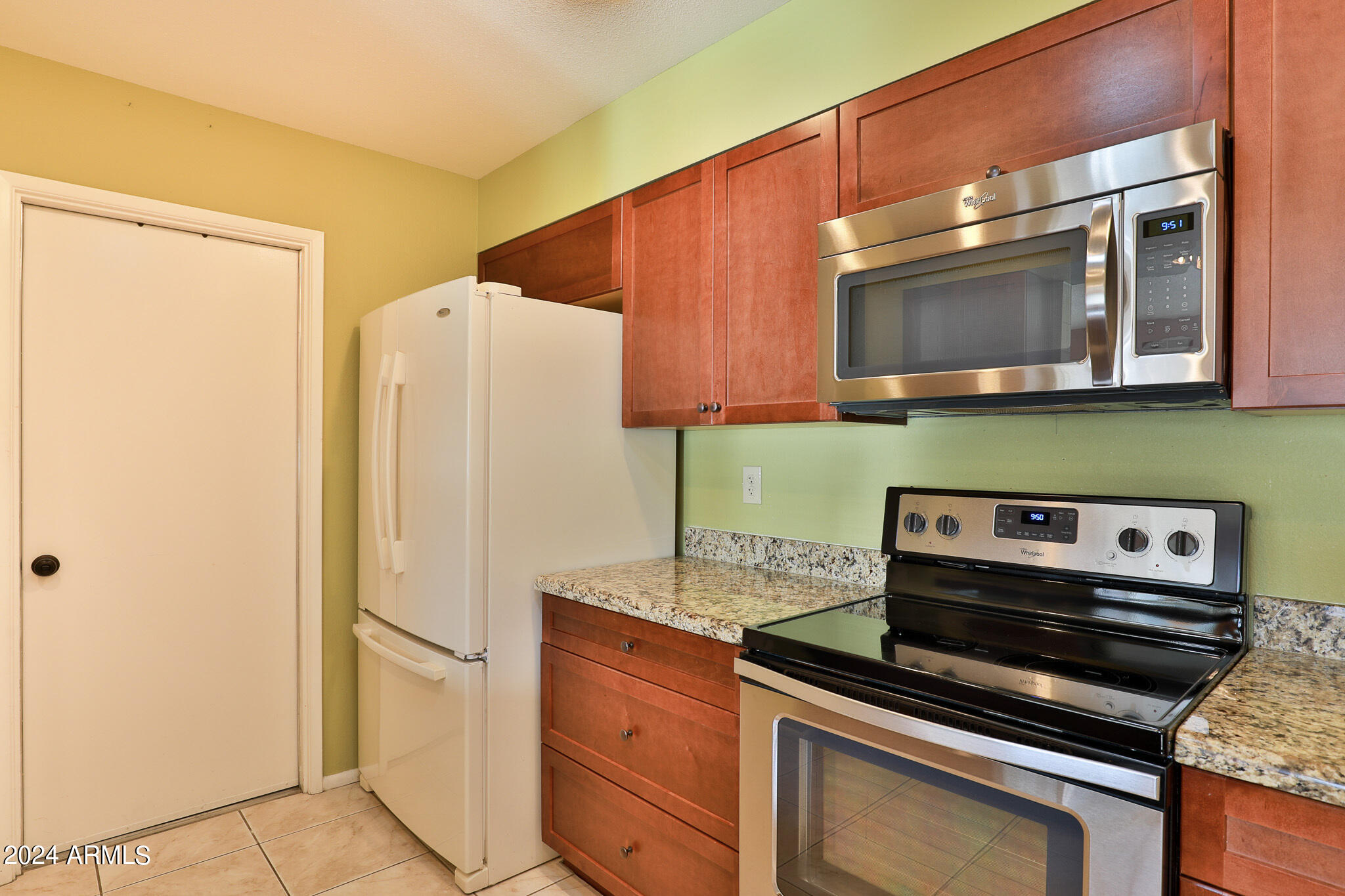 9323 W GLEN OAKS Circle