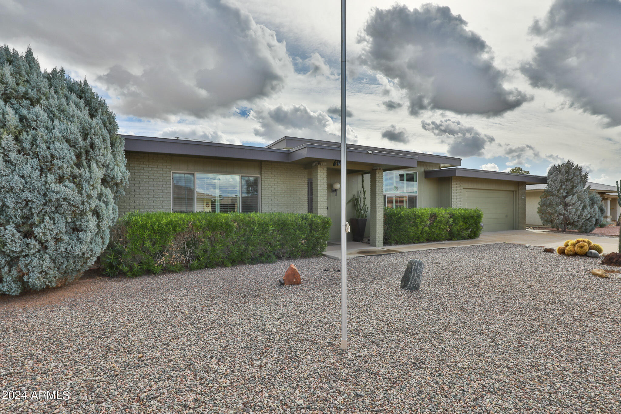 9323 W GLEN OAKS Circle