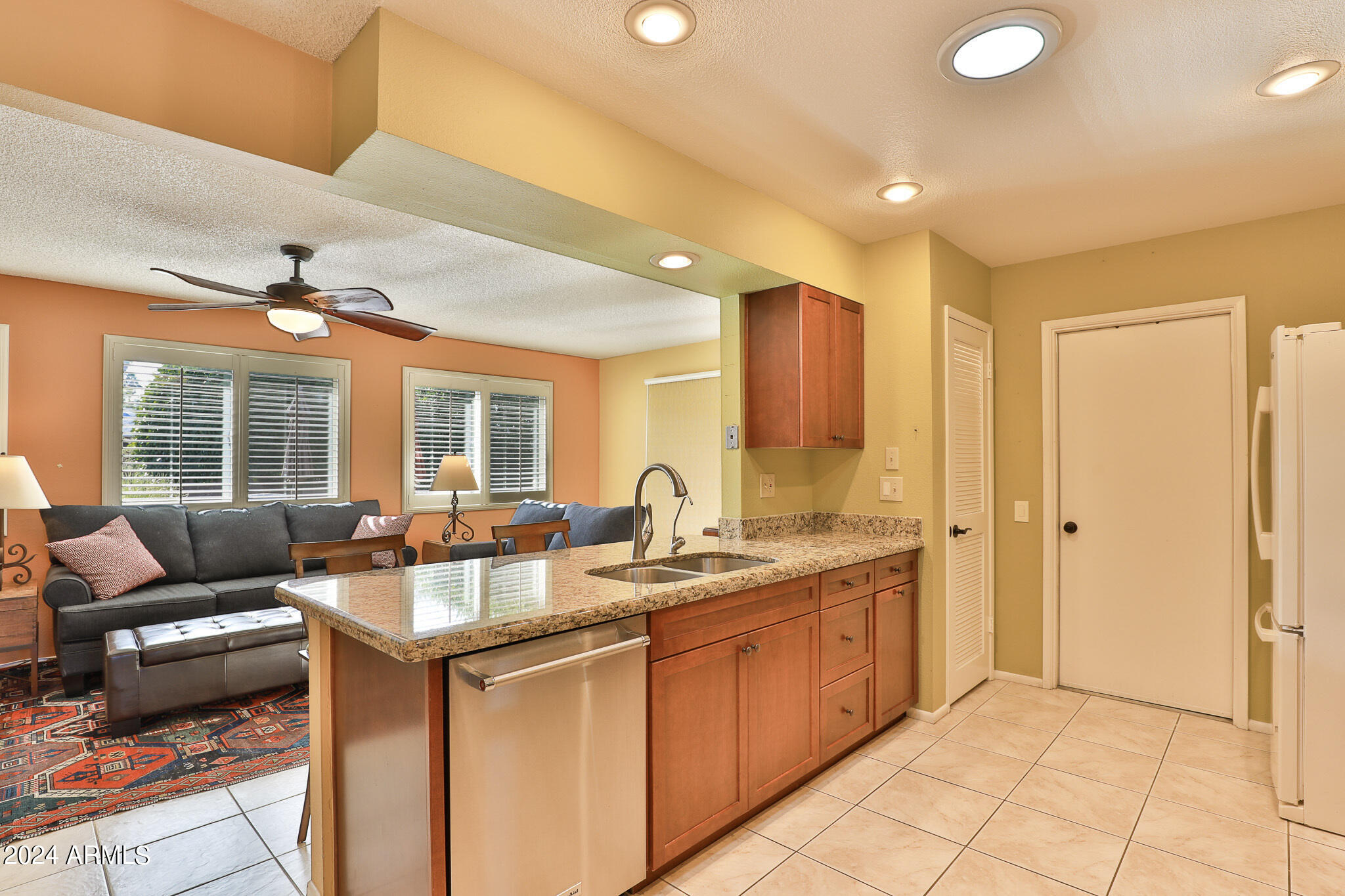 9323 W GLEN OAKS Circle