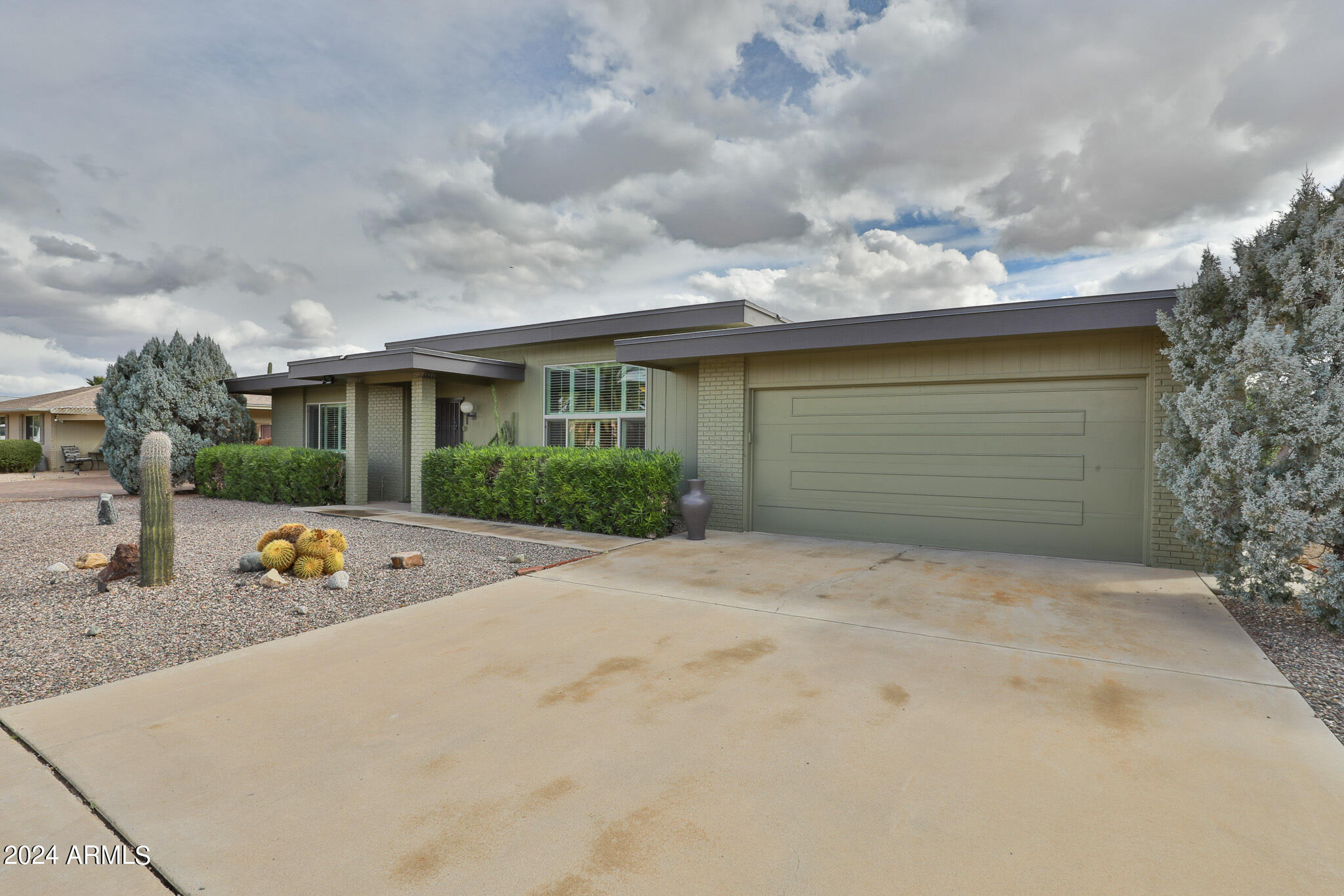 9323 W GLEN OAKS Circle