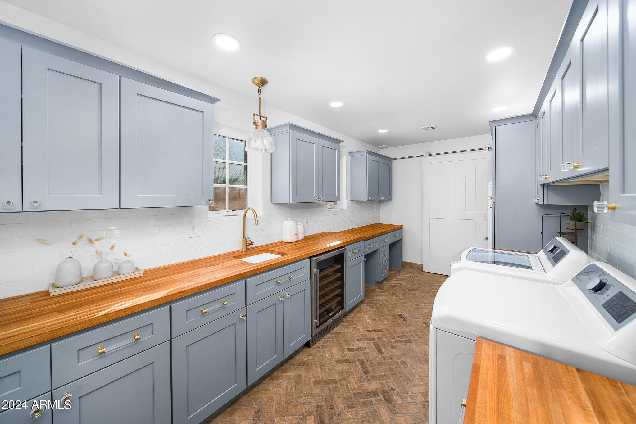 4414 N 33RD Place