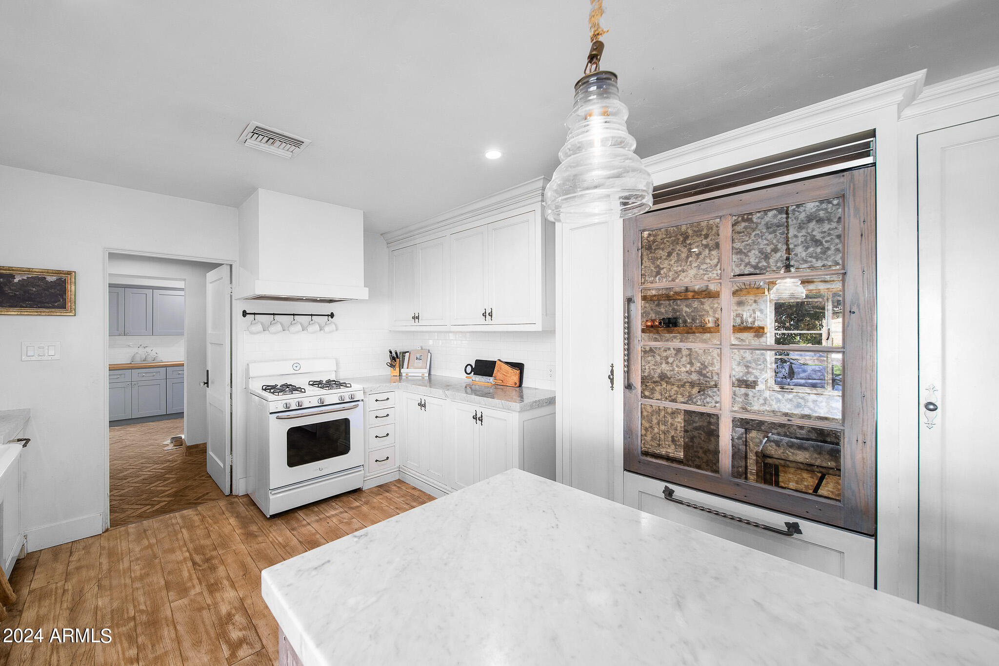 4414 N 33RD Place