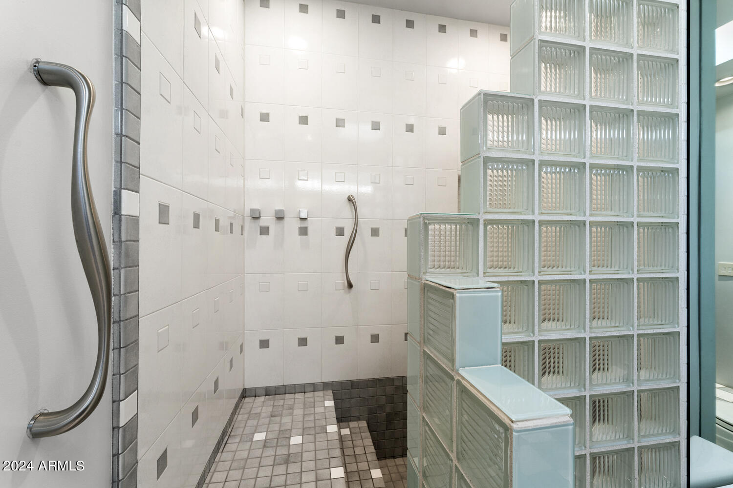 4612 E Foothill Drive