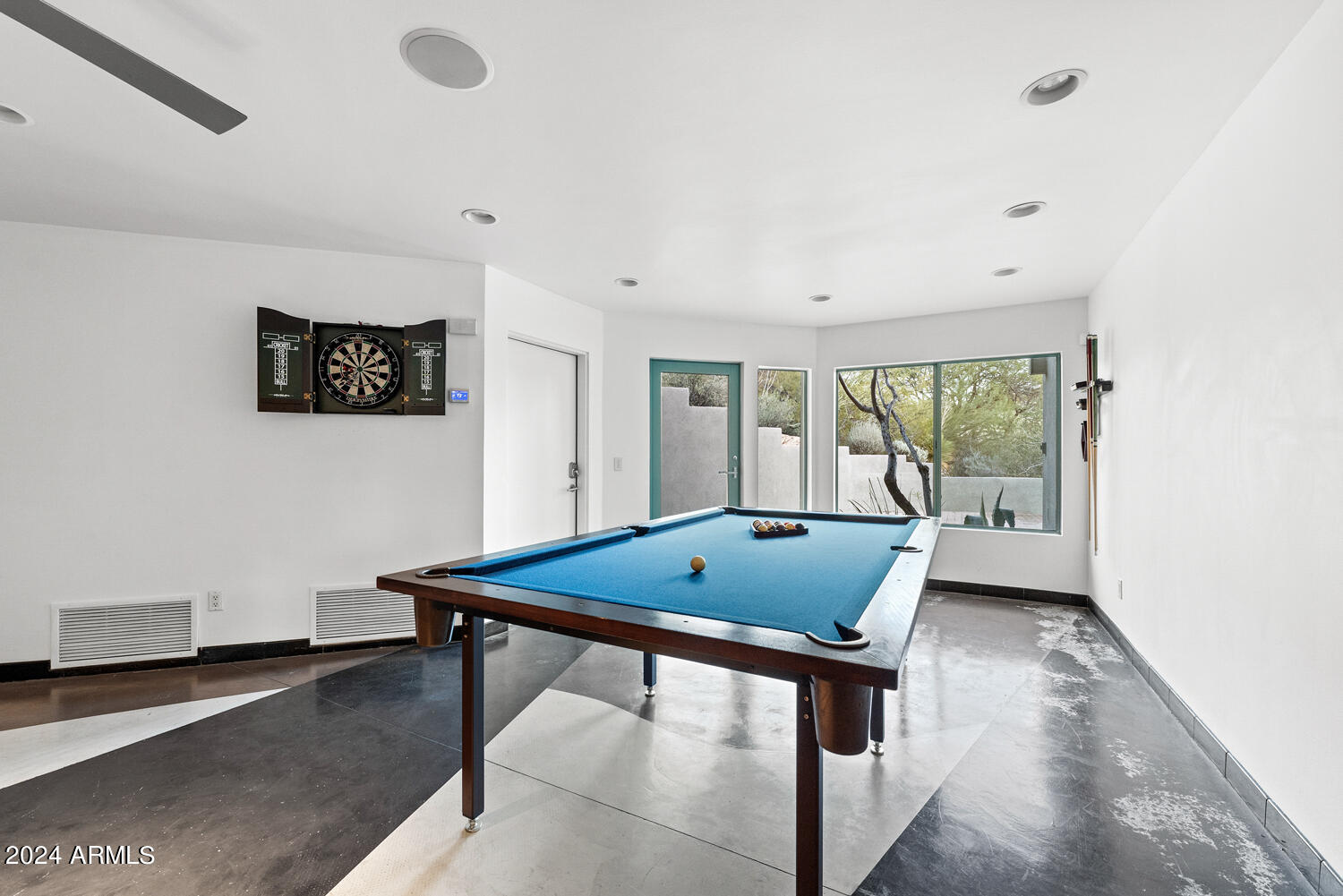 4612 E Foothill Drive