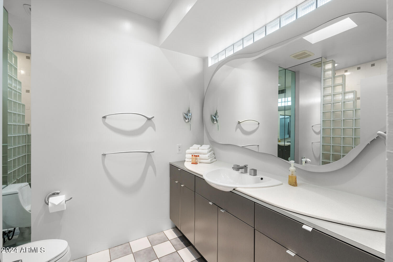 4612 E Foothill Drive