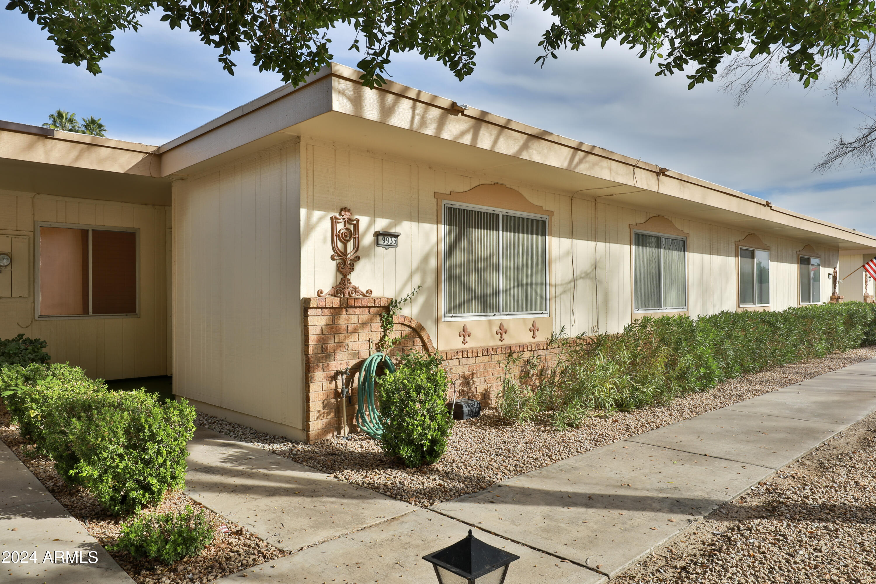 9933 W HUTTON Drive
