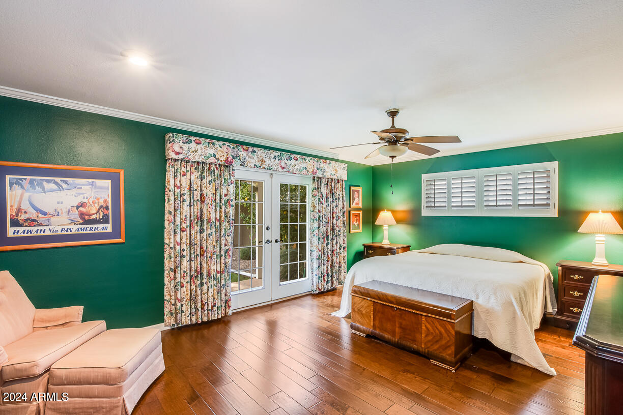 105 W HARMONT Drive