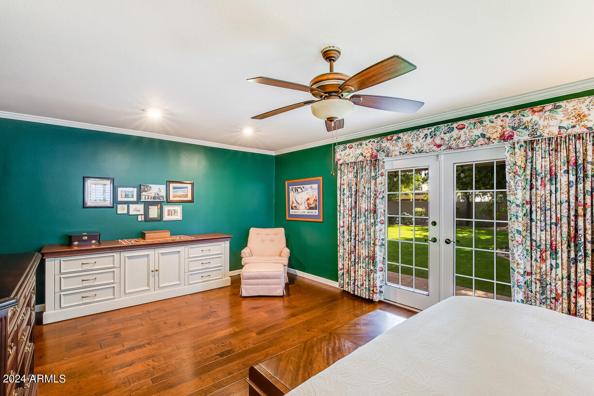 105 W HARMONT Drive
