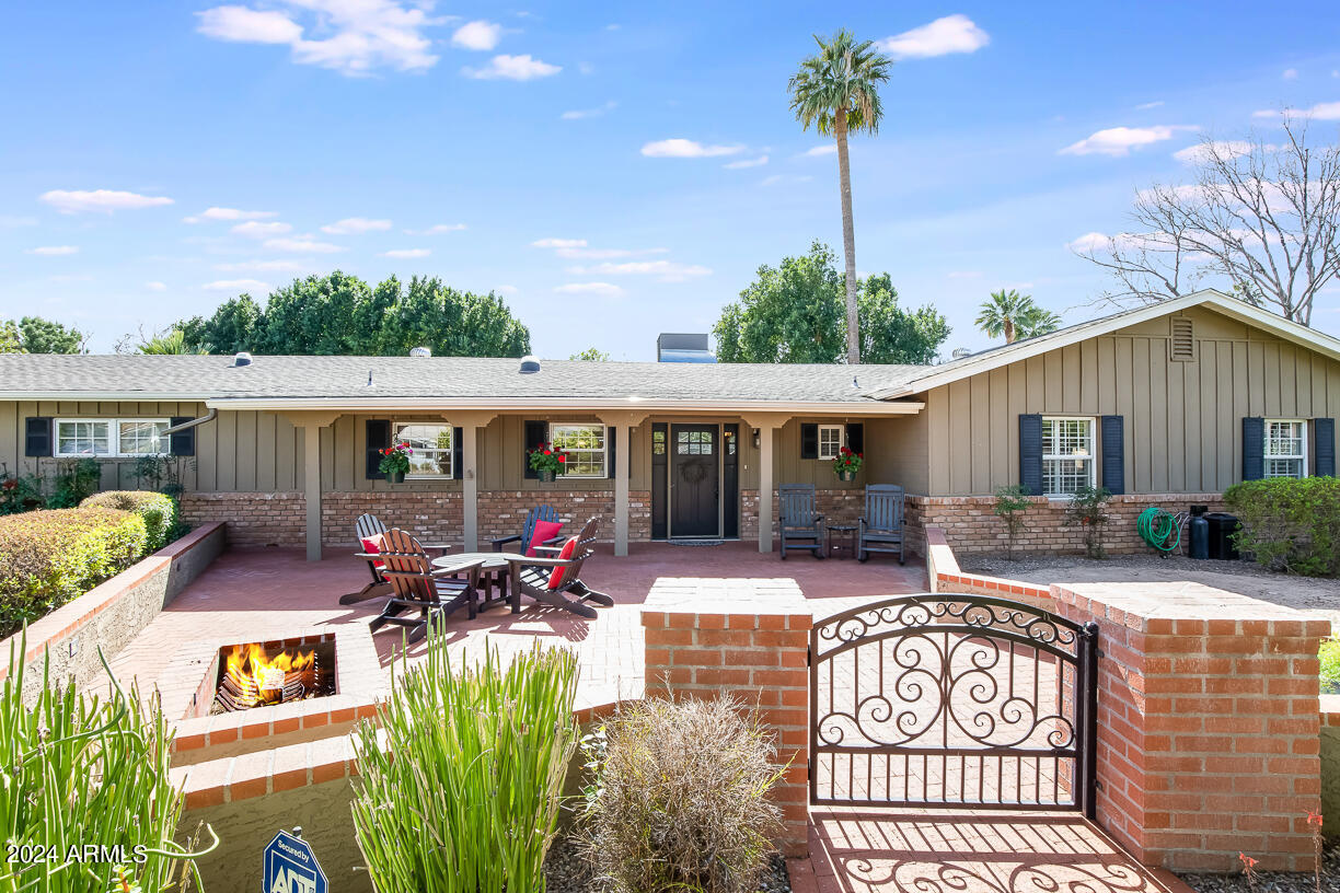 105 W HARMONT Drive