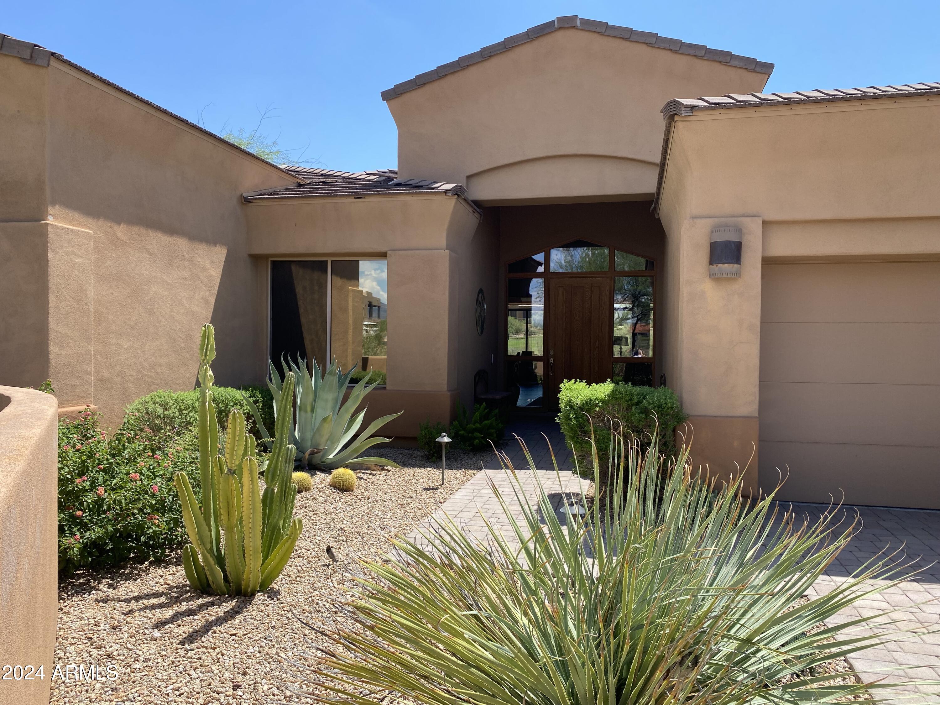 34601 N DESERT RIDGE Drive